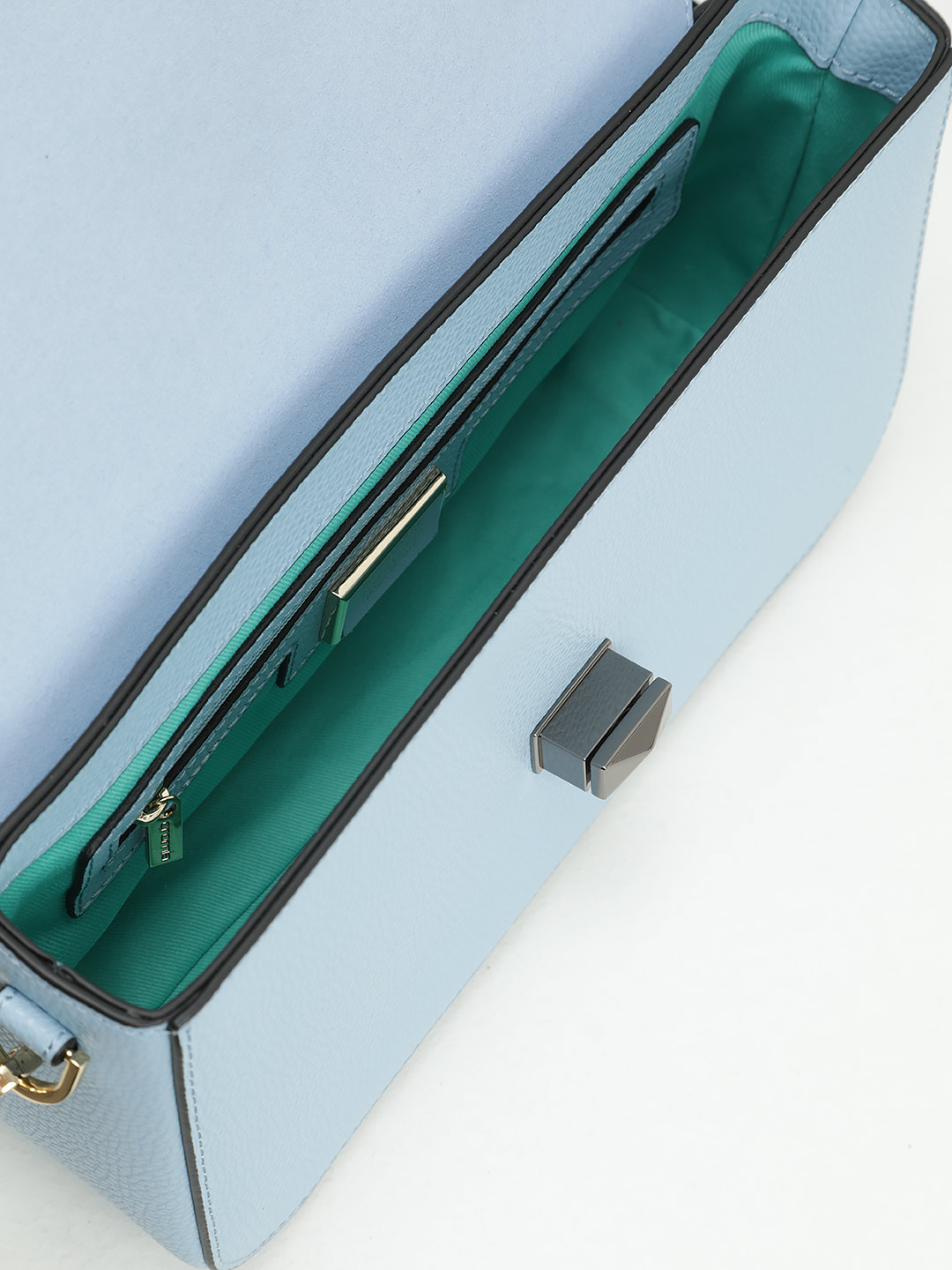 Небольшая сумка с треугольным клапаном и поворотным замком от Cromia из натуральной голубой кожи