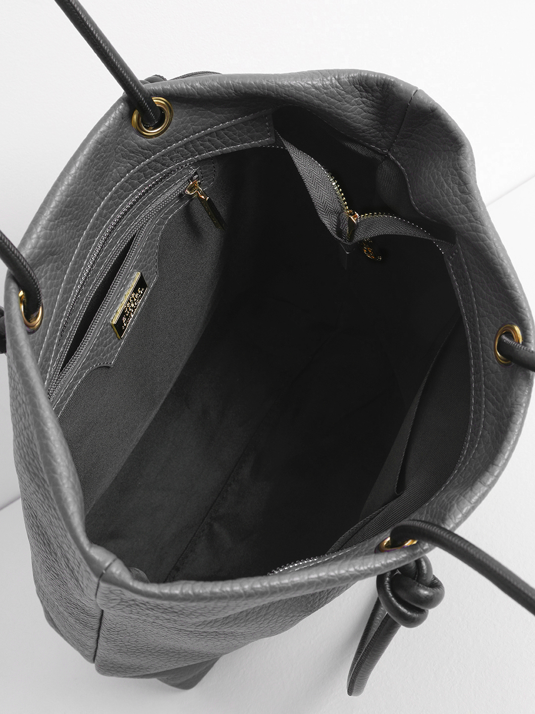 Серая сумка-шоппер с объёмными узлами на ручках от Sara Burglar