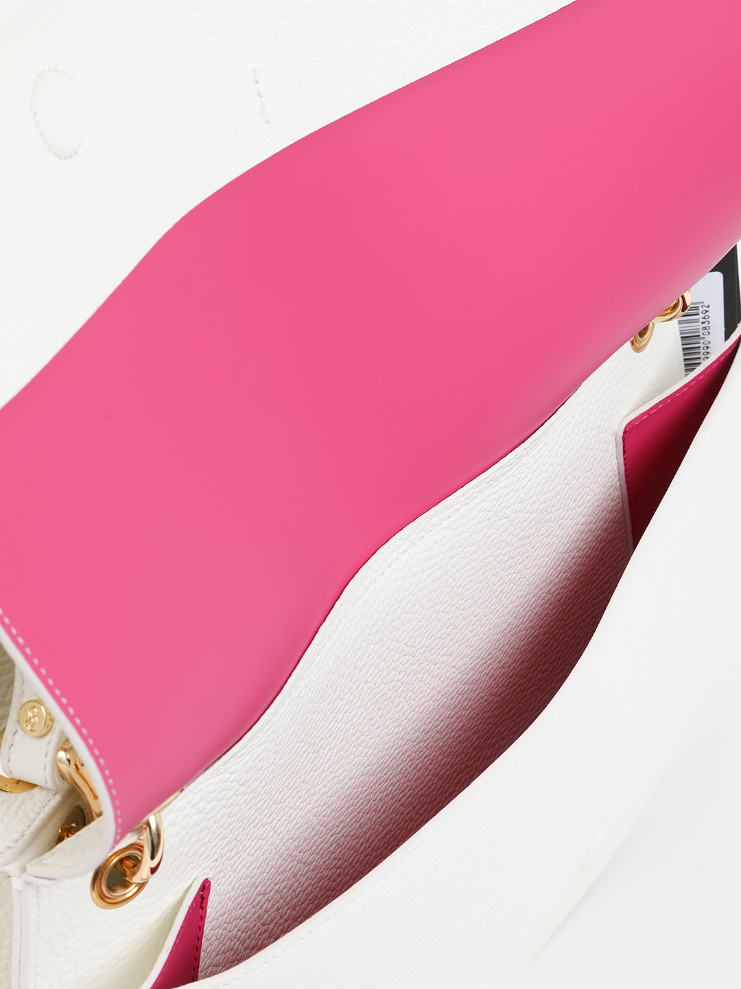 Полукруглая сумка с металлическим внутренним штампом Carlo Salvatelli в молочно-белом цвете