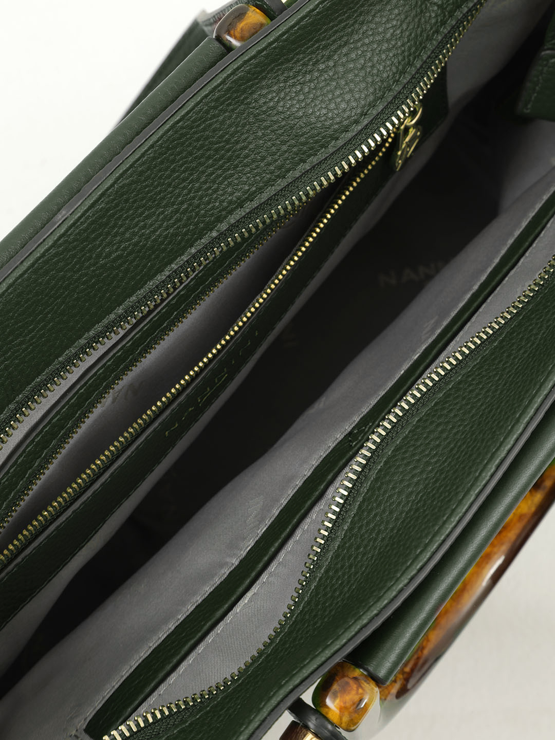 Классическая сумка-тоут от Nannini с двумя парами ручек зеленого цвета