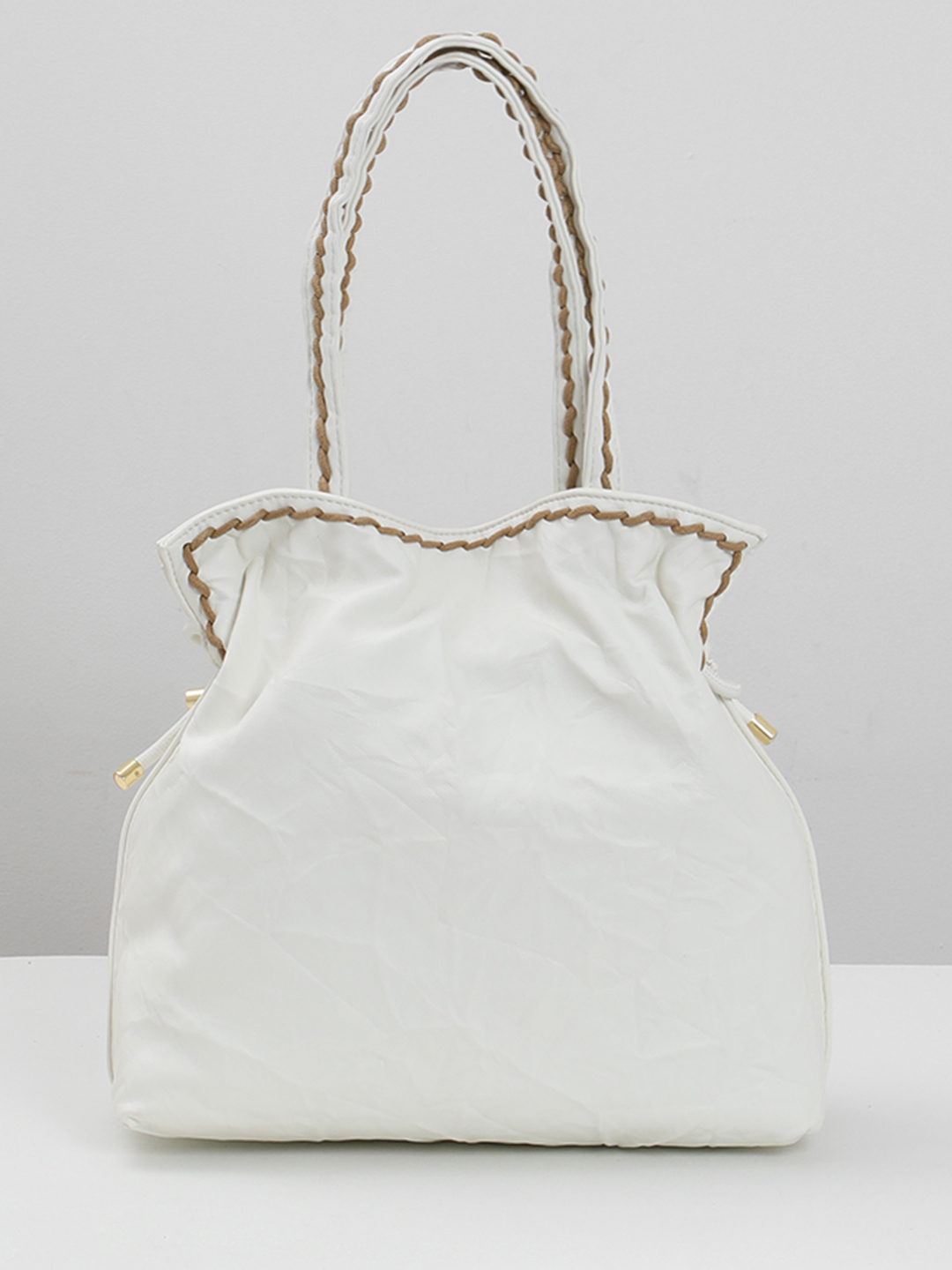 Шоппер в размере L с объёмной строчкой от ERMANNO FIRENZE в белом цвете