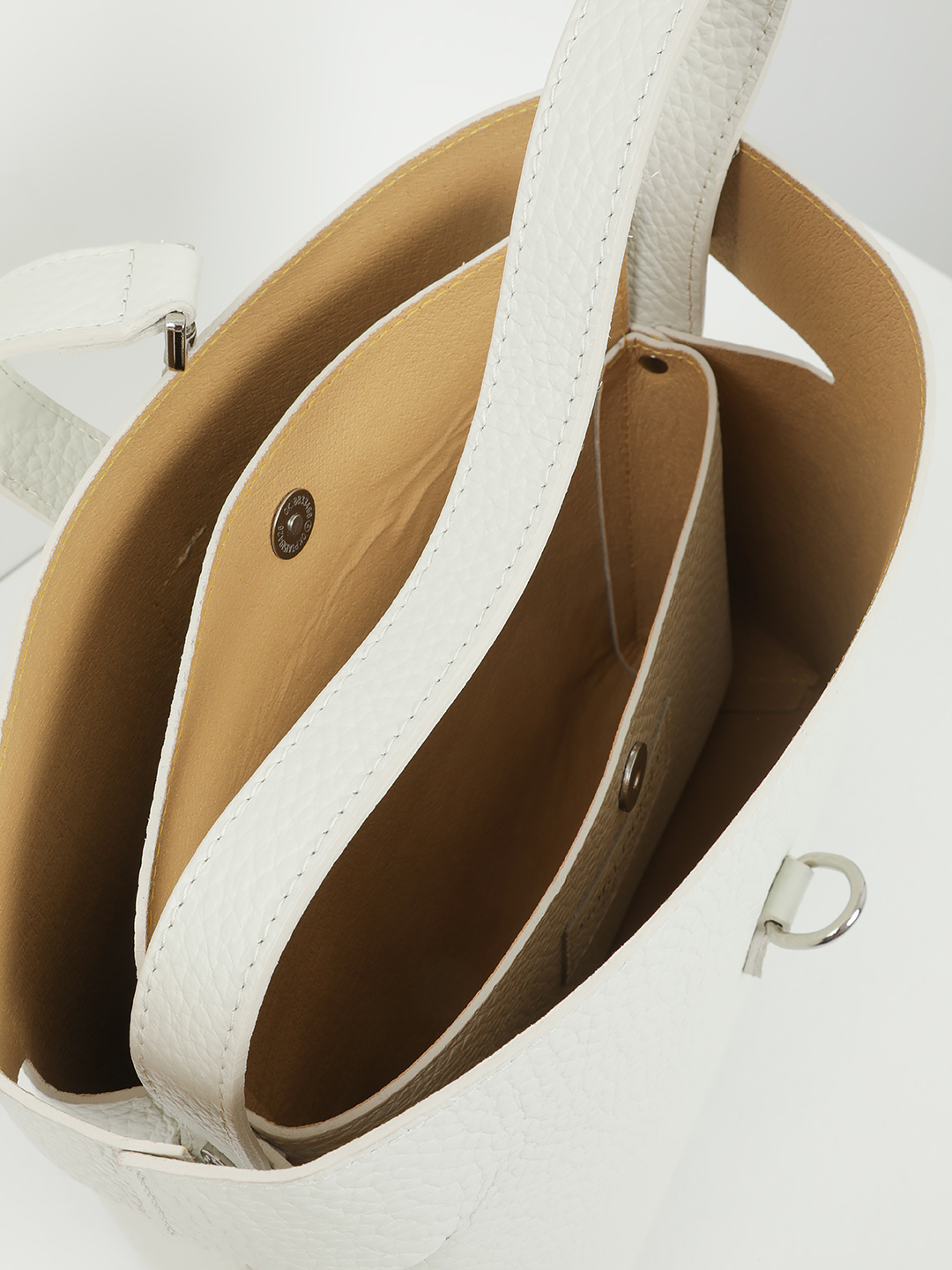 Сэтчел с металлической застёжкой-карабином от Sara Burglar в белом цвете