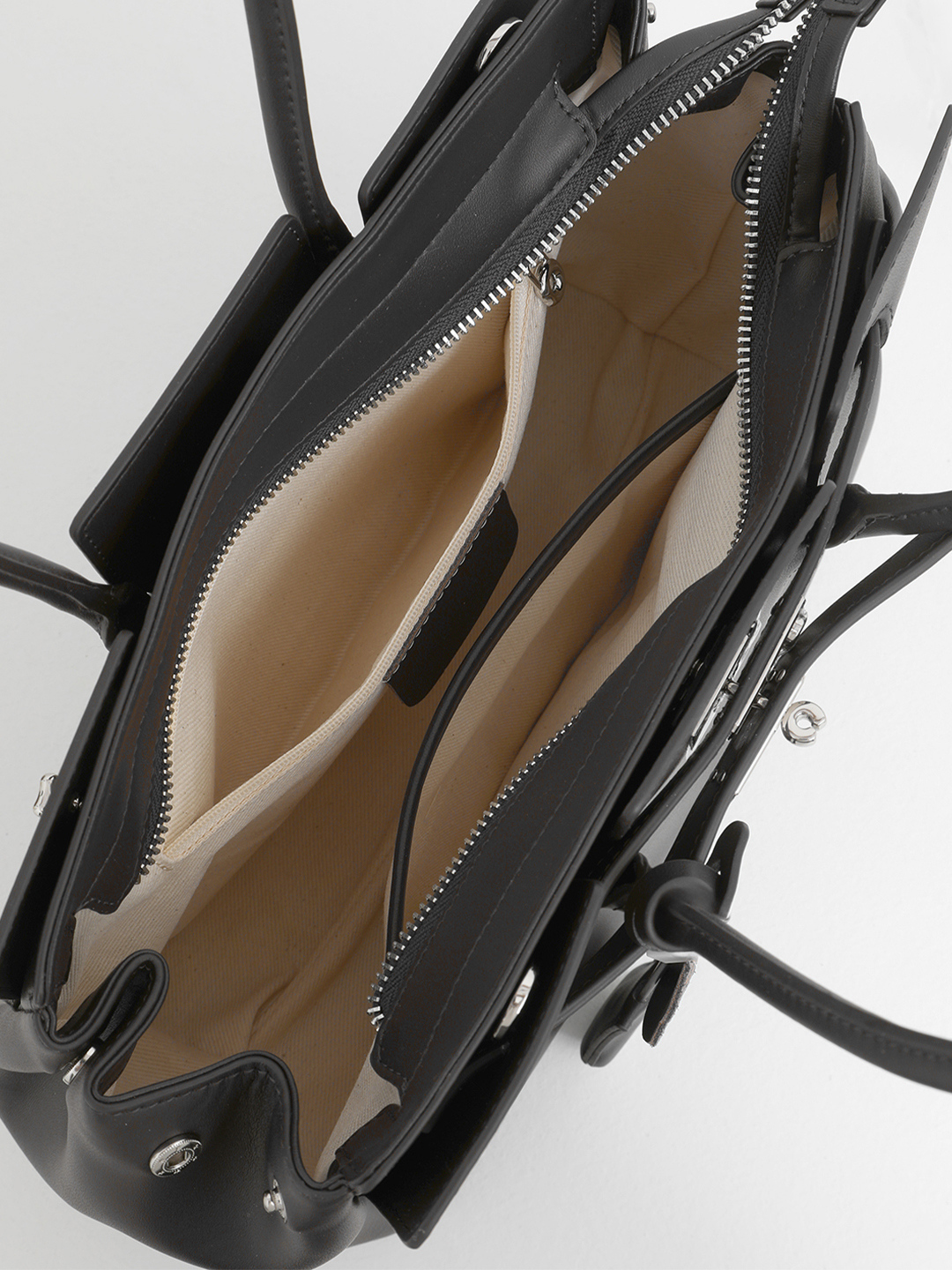 Сумка с двумя длинными ручками и регулируемым ремнём от IVORY в чёрном цвете