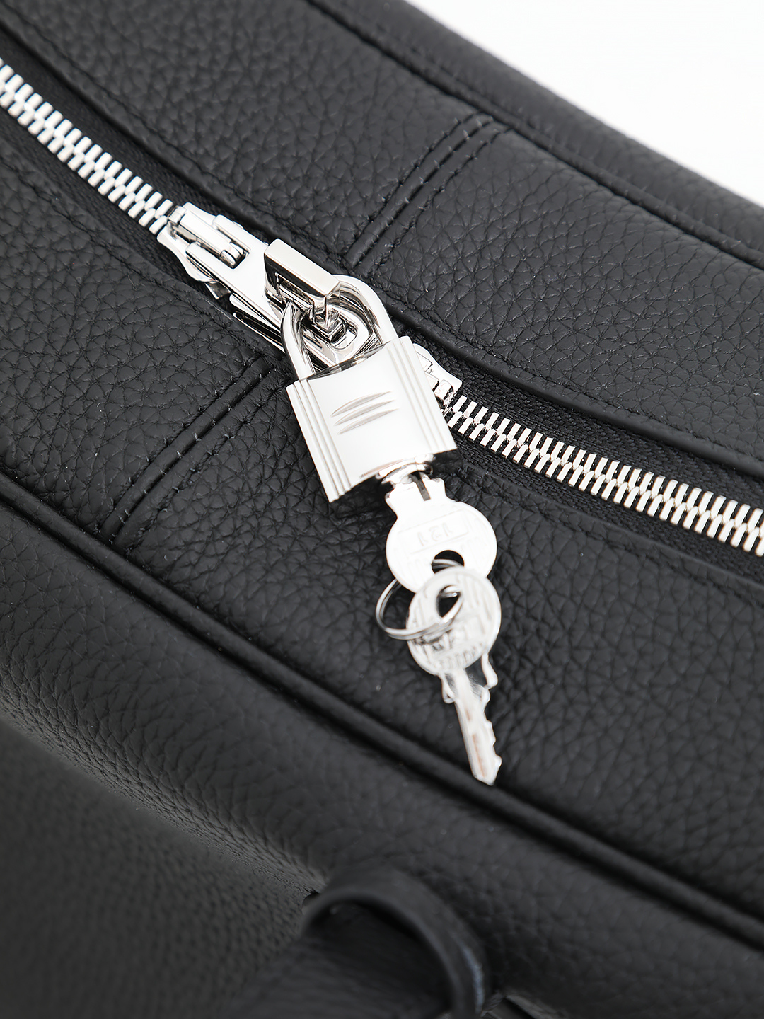 Сумка-тоут с фурнитурой с замком с ключами от IVORY в чёрном цвете