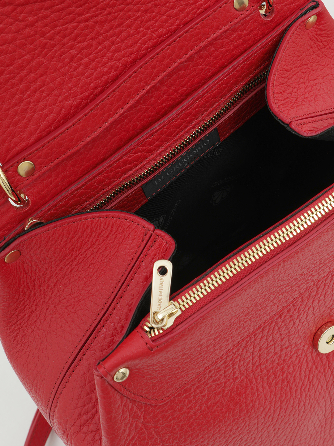 Сумка-рюкзак с фигурным клапаном от Di Gregorio в красном цвете