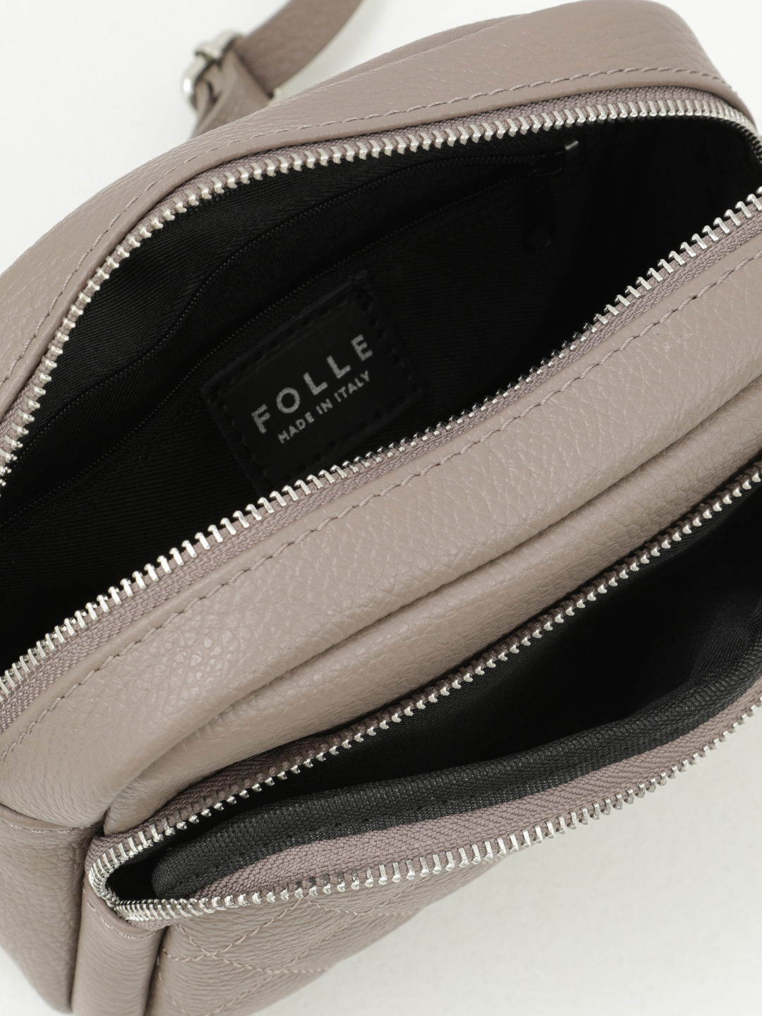 Прямоугольная кросс-боди с ромбовидной стёжкой на переднем кармане от FOLLE в цвете тауп