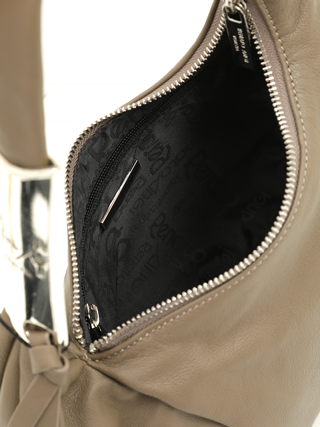 Сумка-хобо от Renato Angi из натуральной кожи цвета тауп с акцентной фурнитурой на ручке