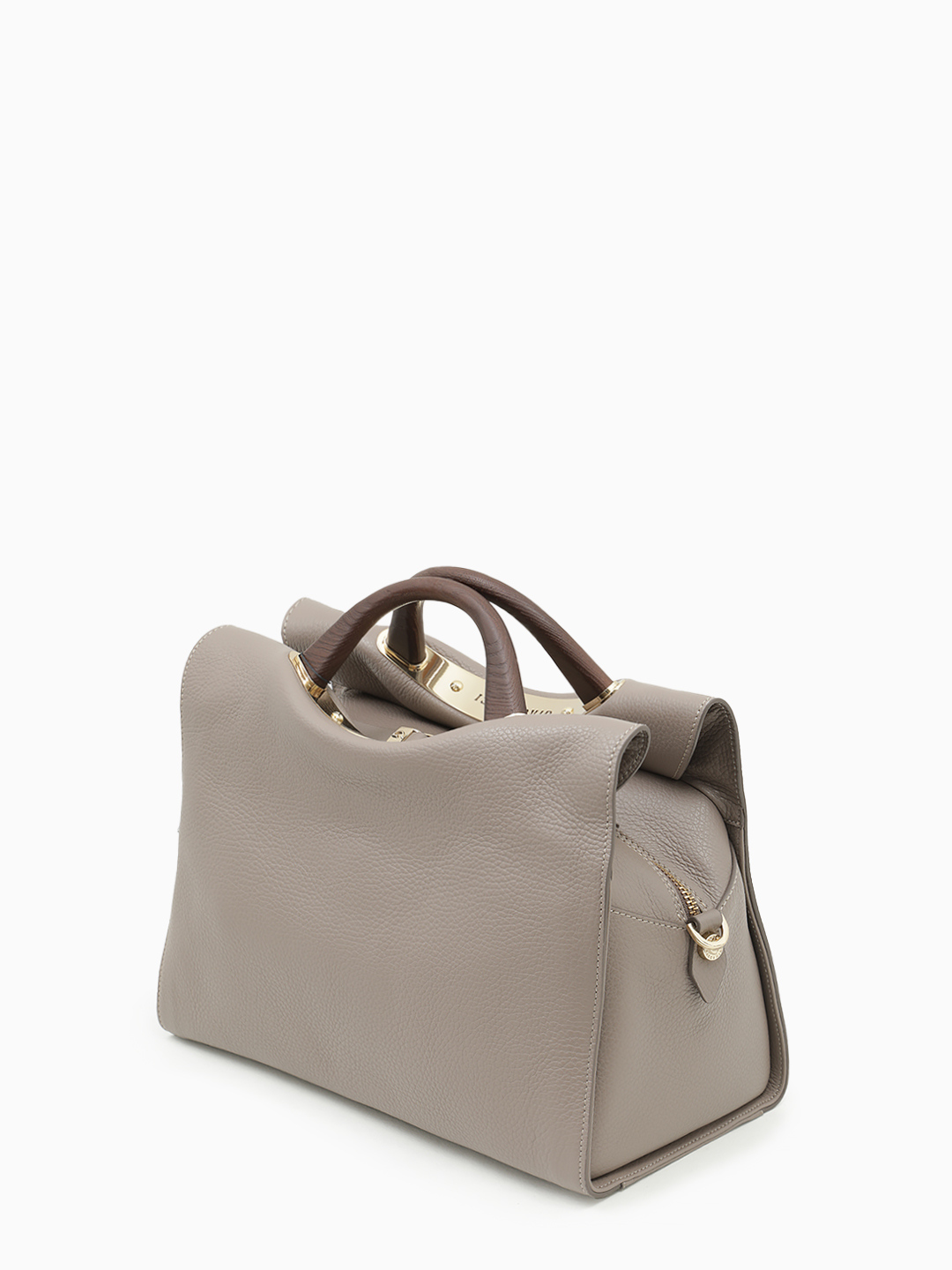 Сумка-тоут с ручками из натурального дерева и дугообразной фурнитурой с гравировкой от Gironacci в цвете тауп