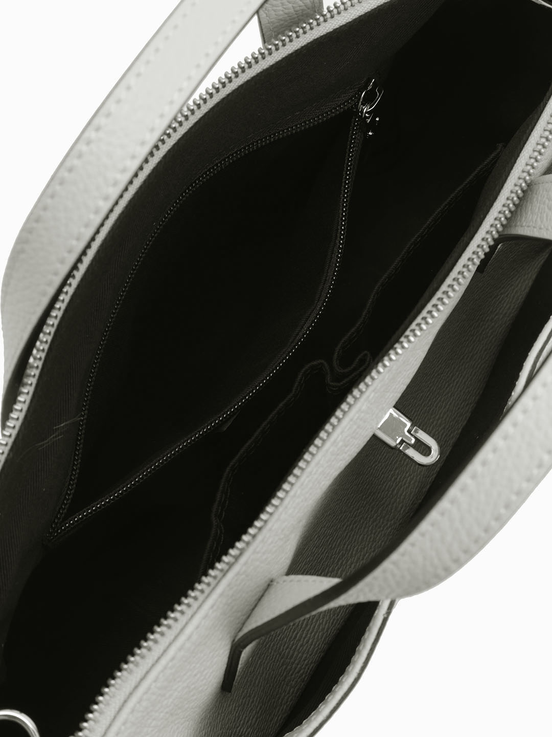 Небольшая сумка закругленной формы от Ripani из натуральной кожи серого цвета