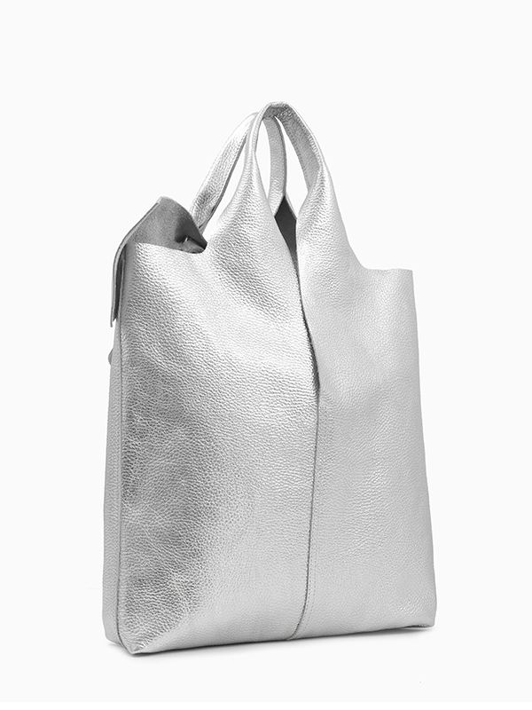 Большая сумка с бантом и дополнительной косметичкой из натуральной кожи в серебристом цвете от FOLLE