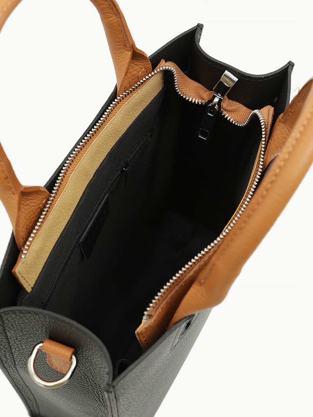 Прямоугольный тоут чёрного цвета с рыжими ручками от FOLLE