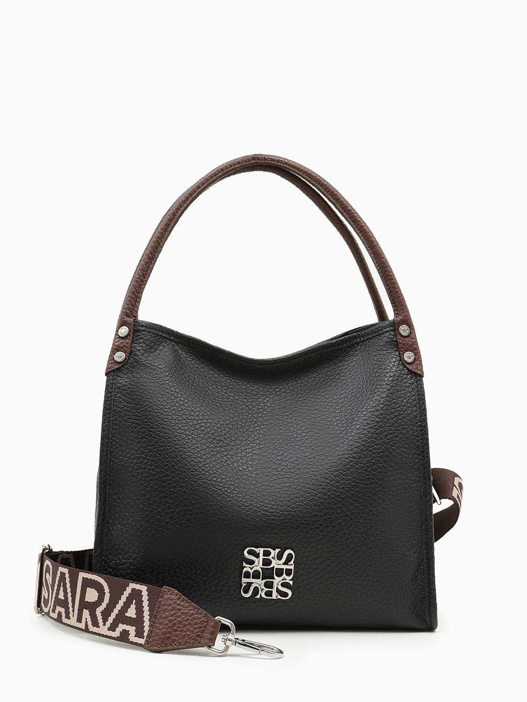 Классическая сумка от Sara Bulglar из натуральной крупнозернистой кожи черного цвета с текстильным ремнем