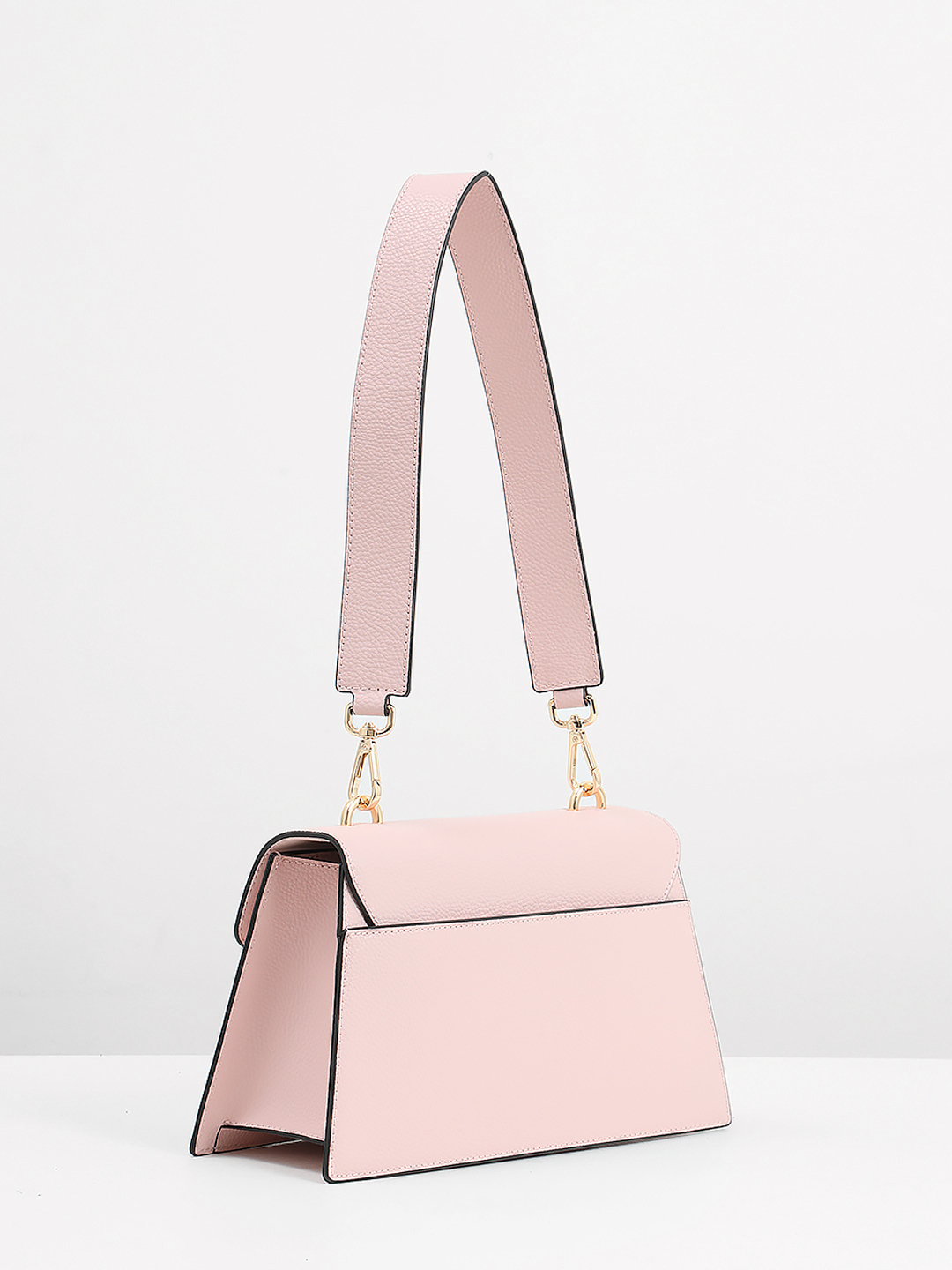 Кросс-боди на плечо с именной гравировкой на карабинах от CROMIA в розовом оттенке