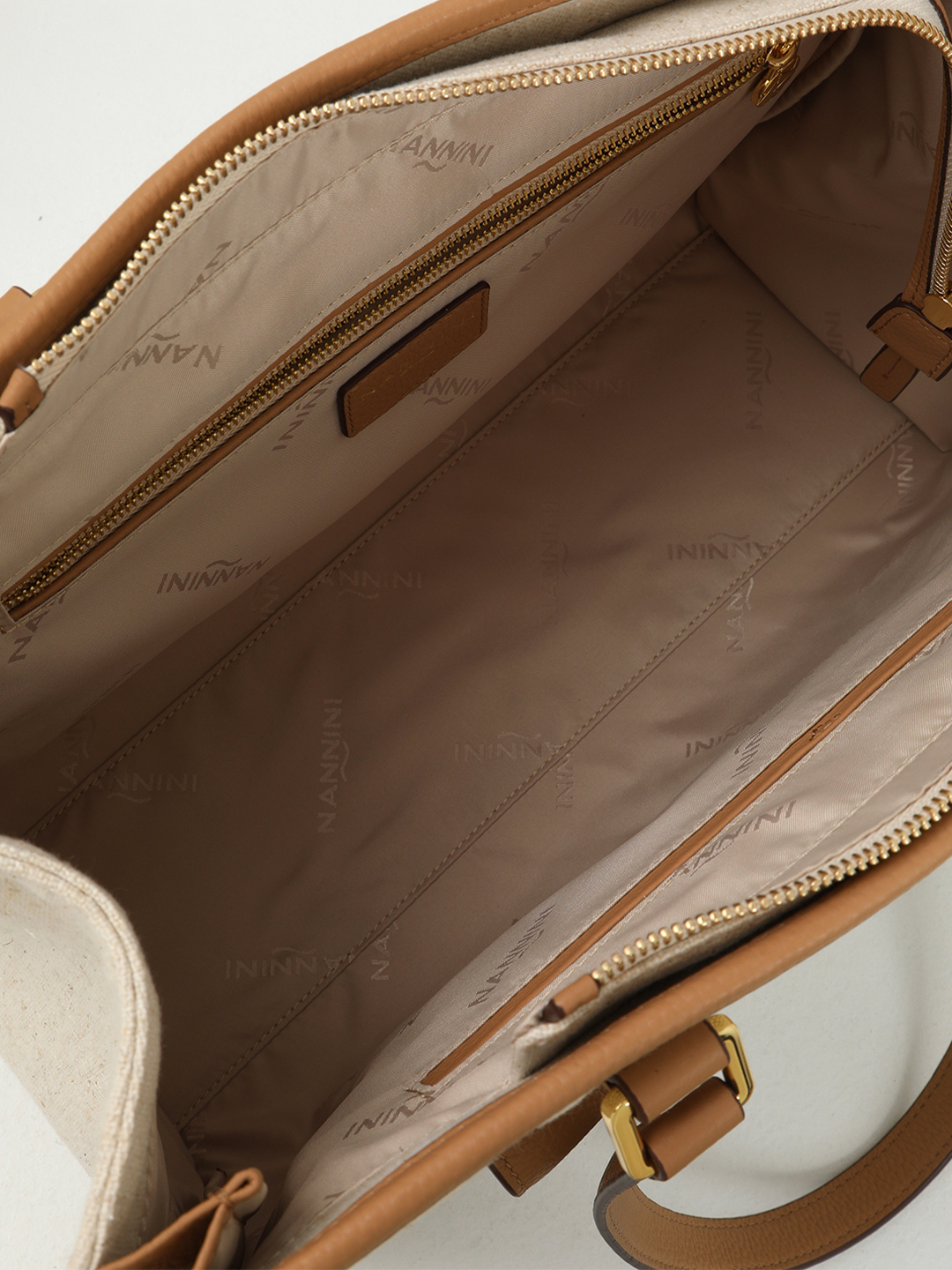 Тоут с вместительным внешним карманом от NANNINI из текстиля и натуральной кожи оттенка кэмел