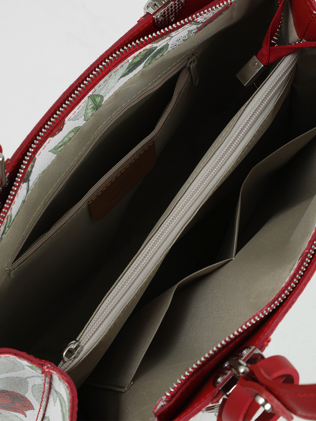 Сумка-тоут в красном цвете с принтом алых роз от Folle