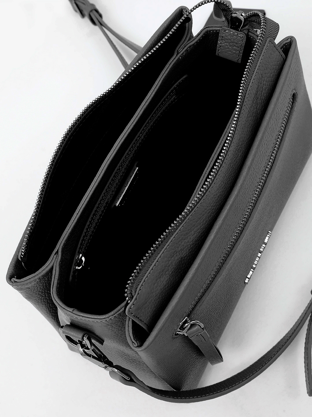 Прямоугольная кросс-боди на плечо с тремя отделениями от Vanessa Scani в чёрном цвете