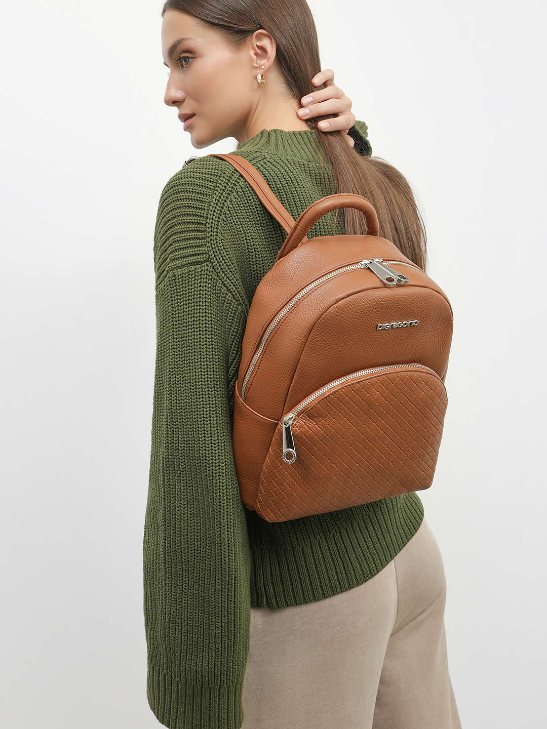 Базовый рюкзак с объёмным тиснением на внешнем кармане от Di Gregorio в рыжем оттенке