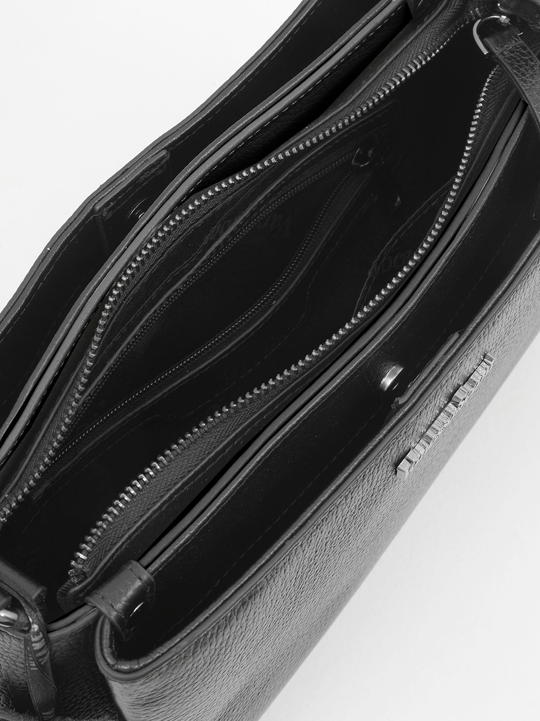 Кросс-боди на плечо с металлическим логотипом Vanessa Scani в чёрном цвете