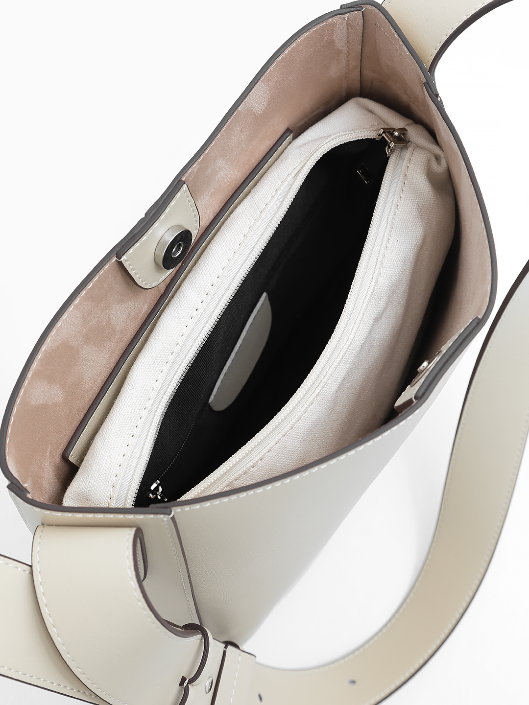 Сумка-хобо на плечо с текстильной косметичкой от IVORY в молочном оттенке