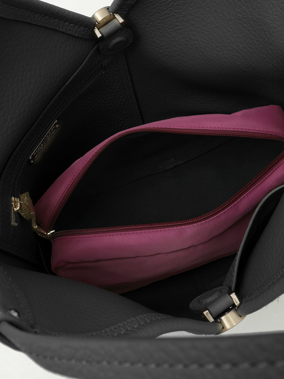 Высокая сумка-мешок с треугольным вырезом от Gironacci из натуральной крупнозернистой черной кожи