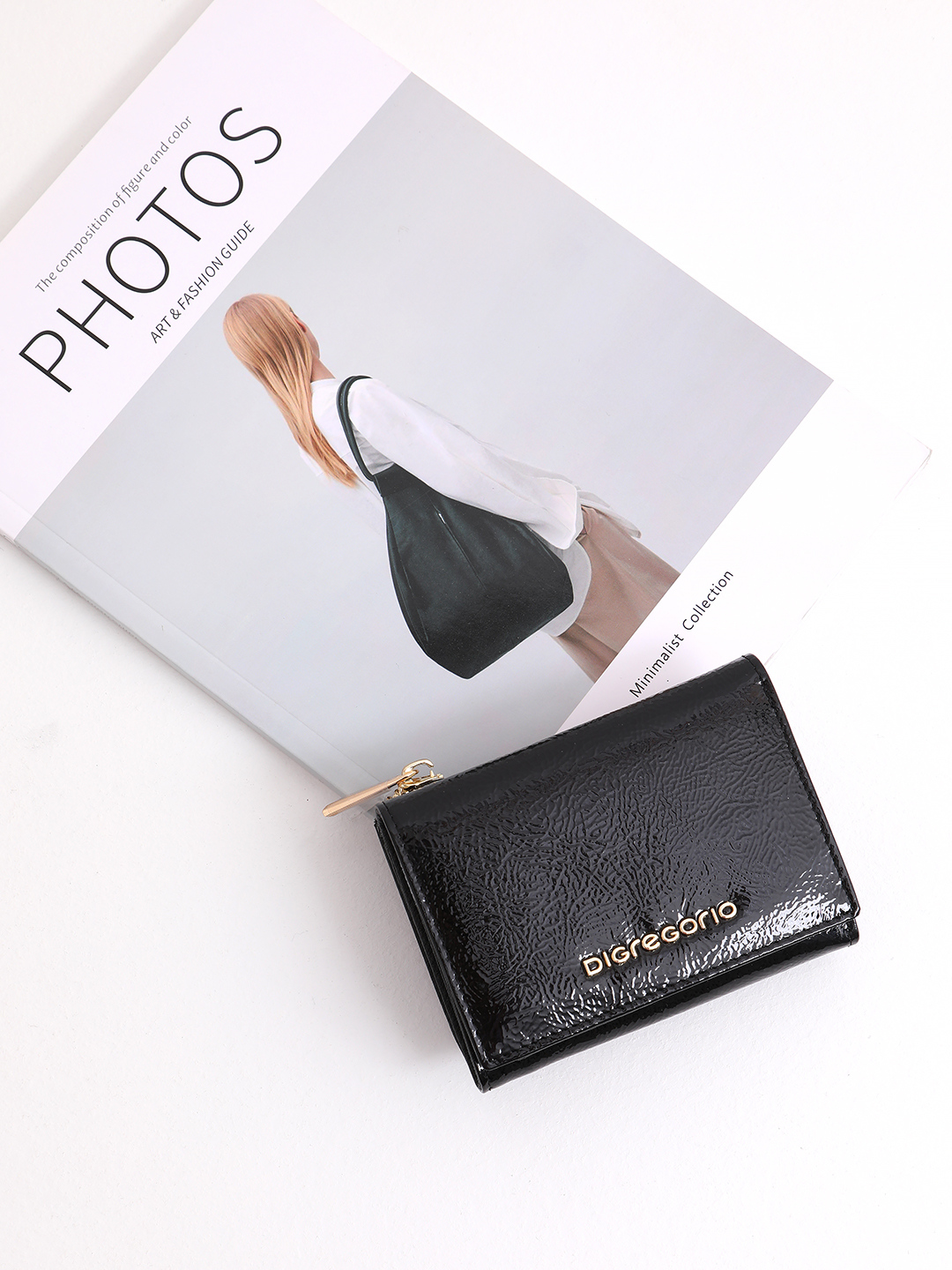 Чёрный лаковый кошелёк с металлическими буквами логотипа Di Gregorio 