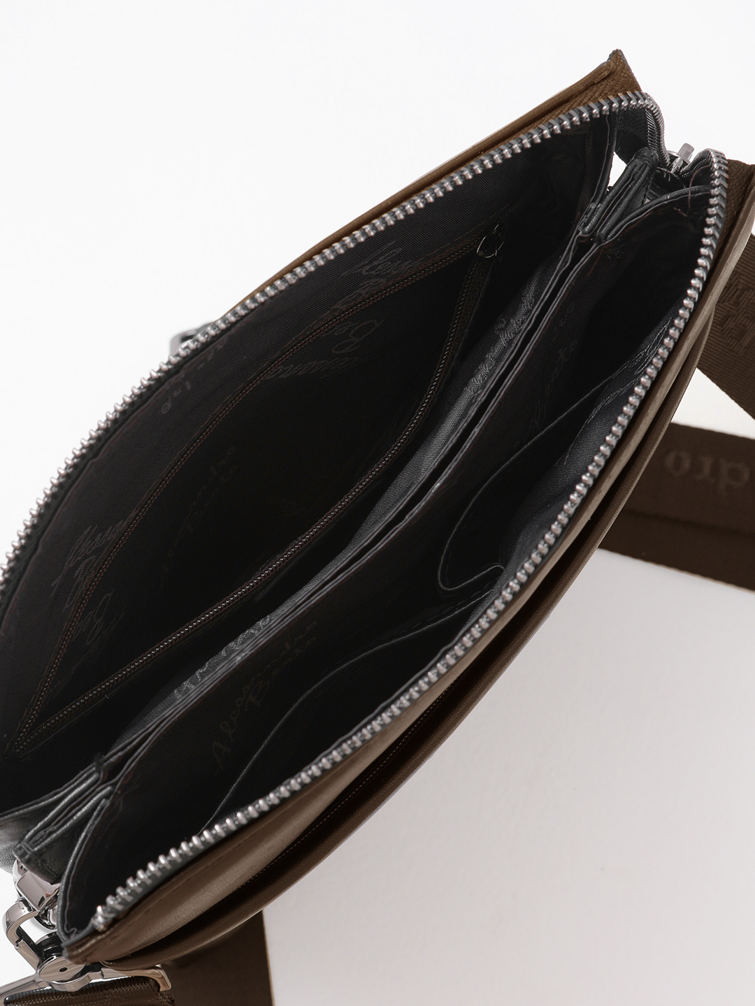 Сумка-планшет с передним карманом в винтажной коже коричневого цвета от Alessandro Beato 