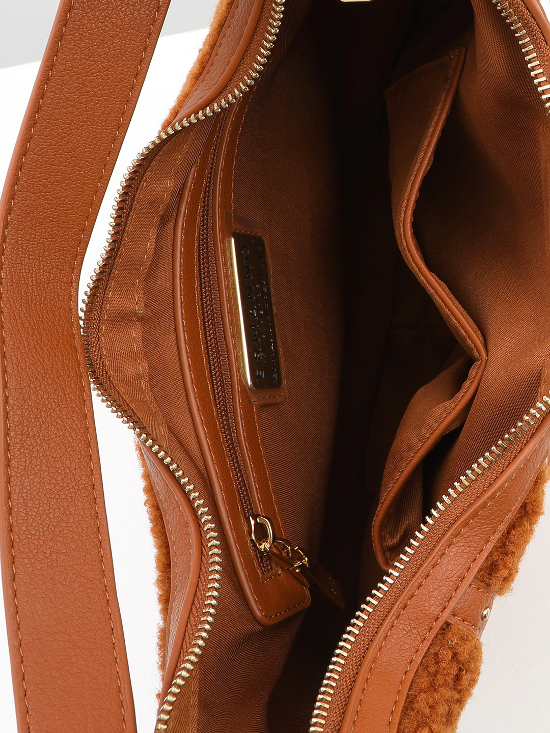 Сумка-хобо в размере "М" с надписью из металлических клёпок от ERMANNO FIRENZE оттенка загара