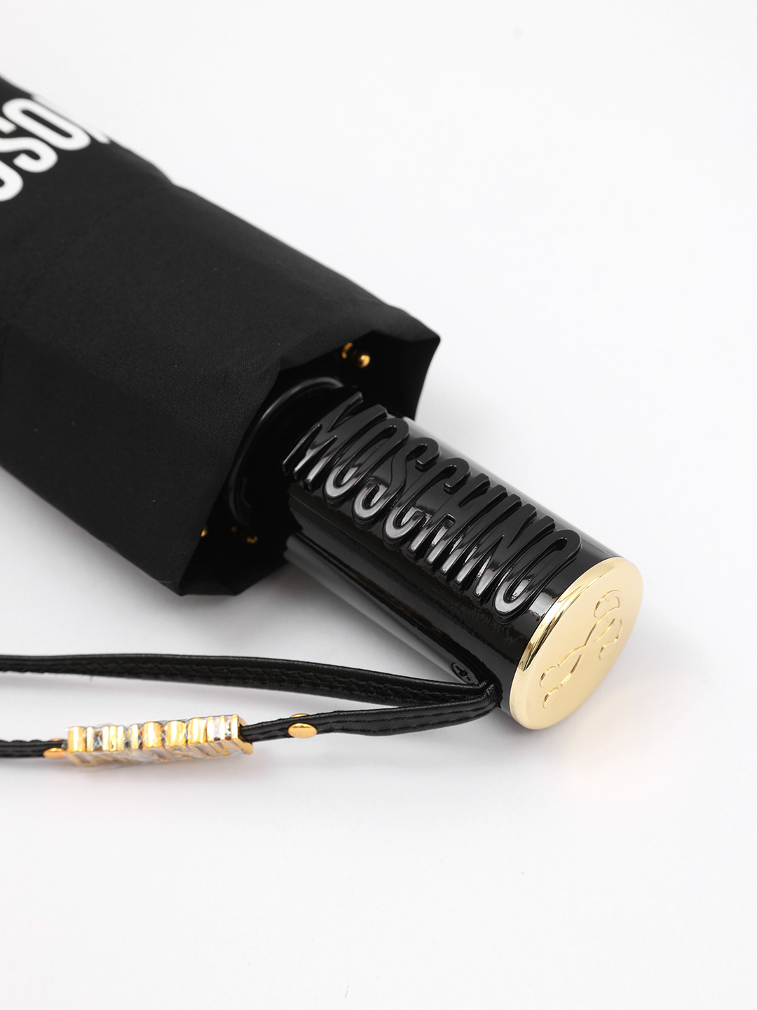 Зонт-автомат мини от Moschino в чёрном цвете с красным сердцем и надписью 