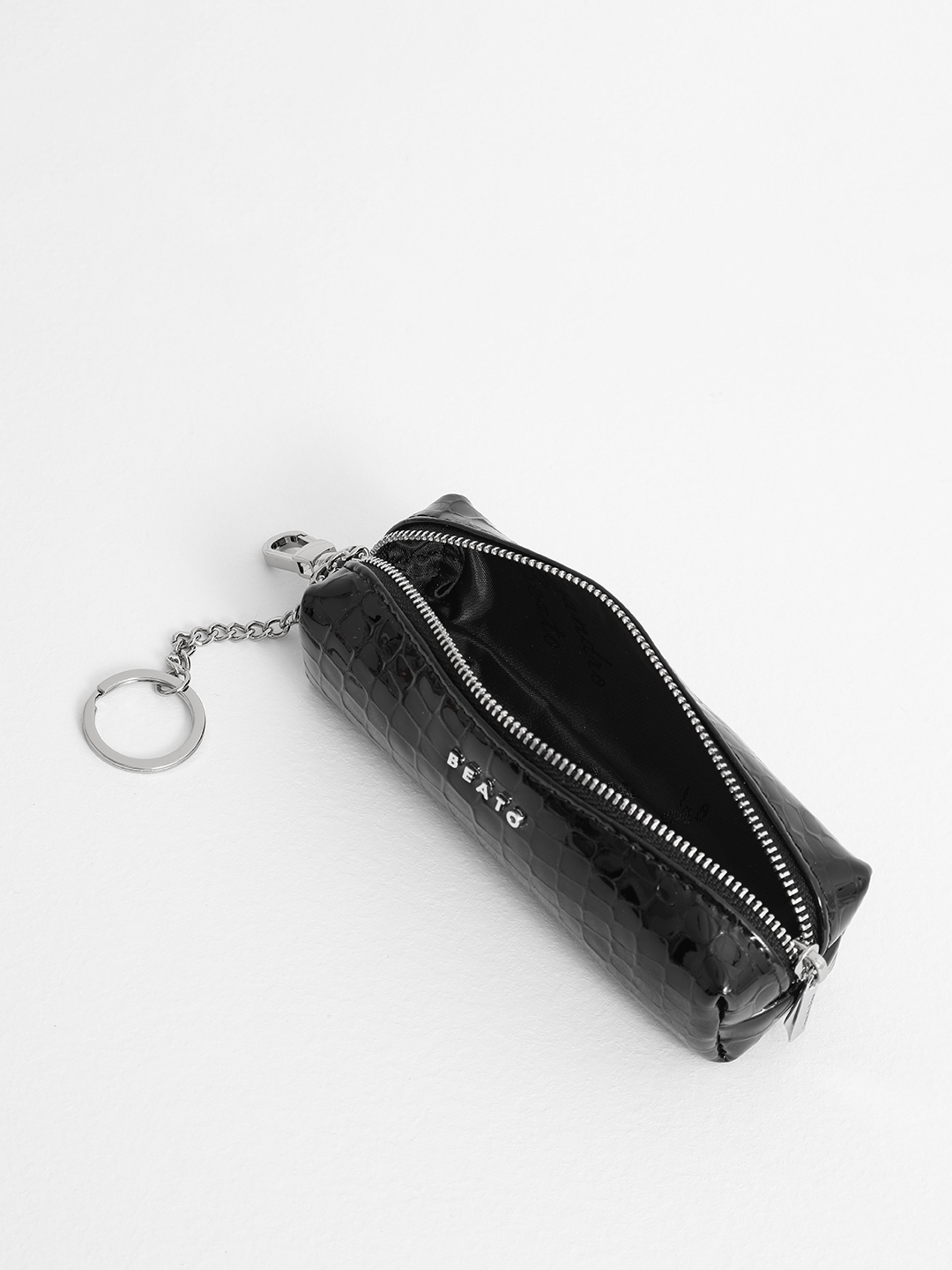 Ключница с тиснением под крокодила и серебристой фурнитурой от Alessandro Beato в чёрном цвете