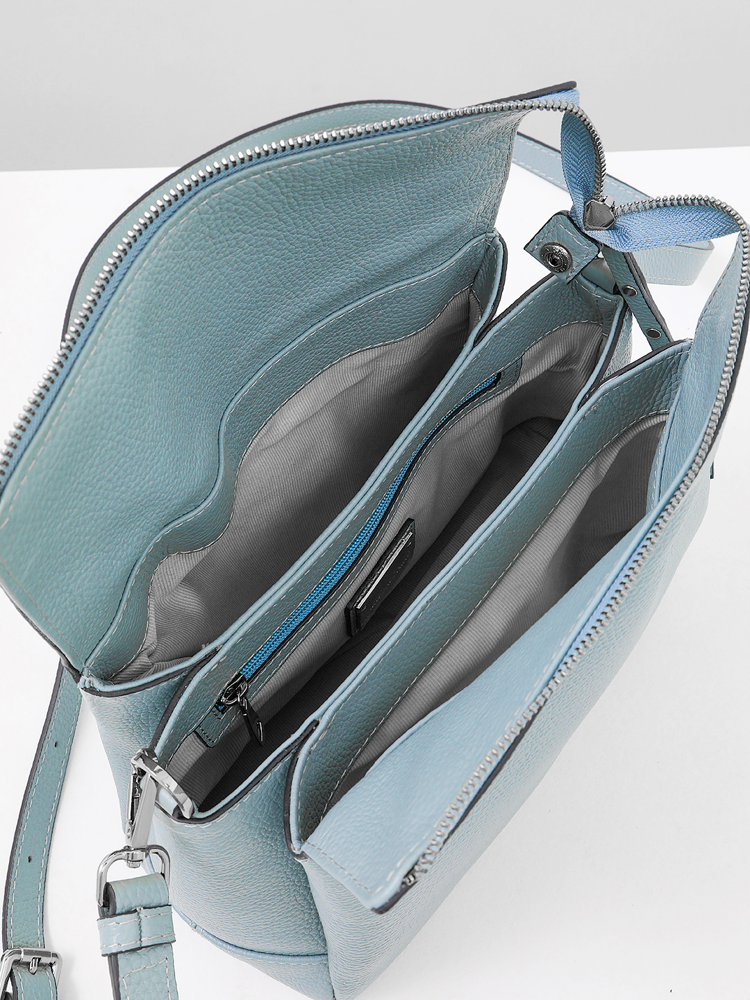 Голубая кросс-боди на плечо с металлическими буквами Vanessa Scani