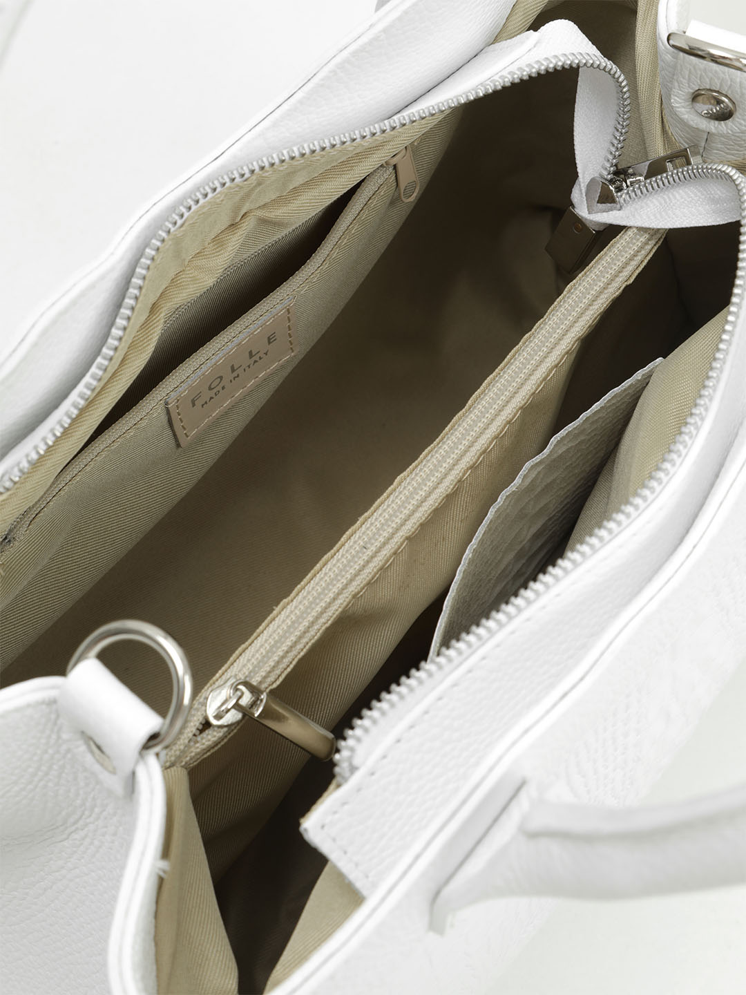 Классическая сумка от Folle из натуральной кожи двух видов белого цвета