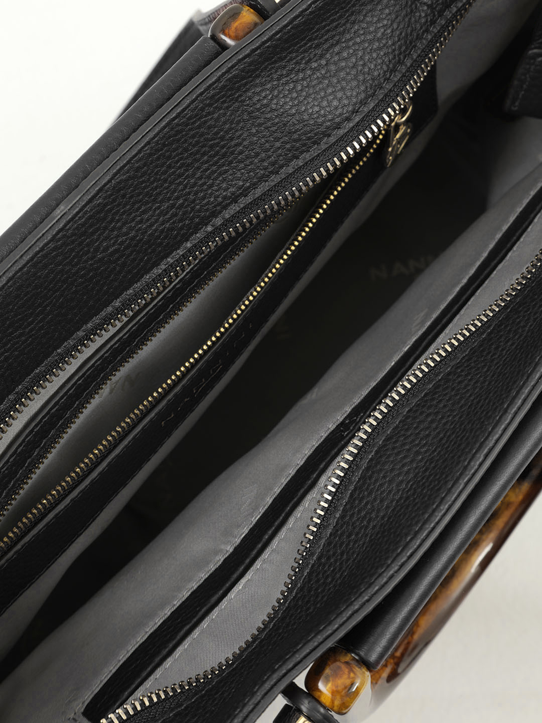 Классическая сумка от Nannini с двумя парами ручек черного цвета