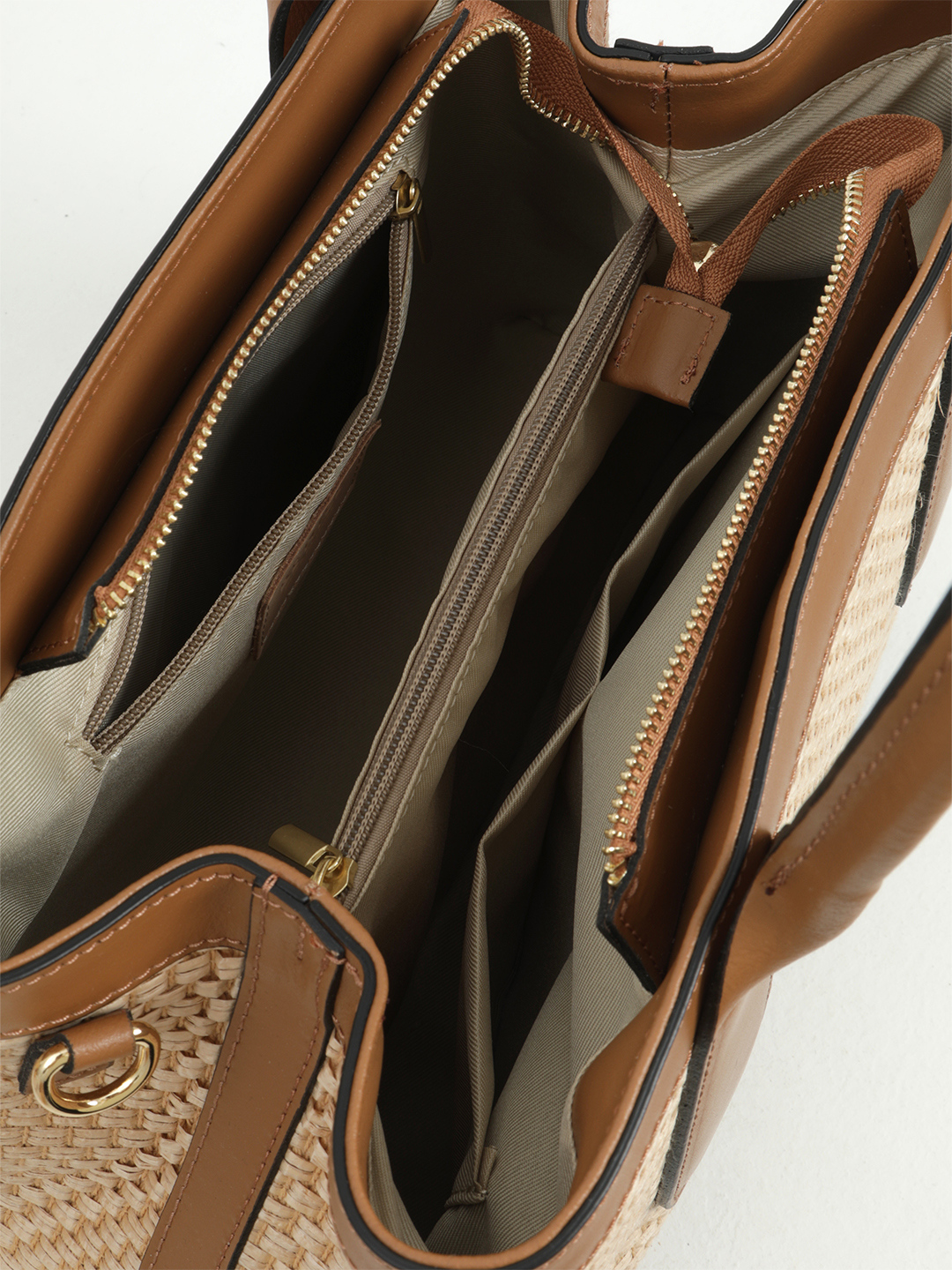 Сумка-тоут с регулируемым плечевым ремнём от BE NICE из рафии и натуральной кожи оттенка кэмел