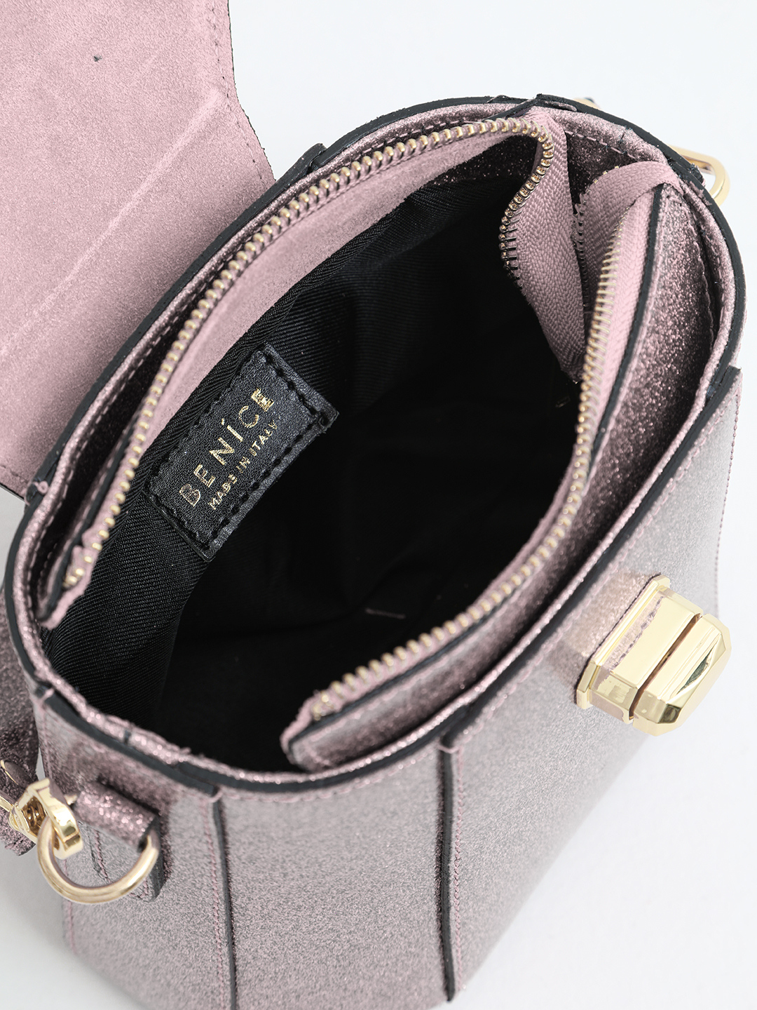 Сумка-бочонок "Stella" с блестящим напылением от BE NICE в пудровом оттенке