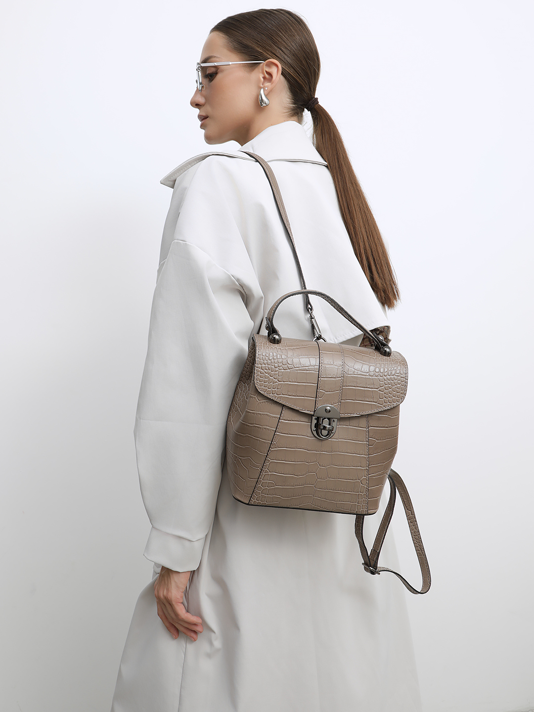 Небольшой рюкзак от BE NICE из натуральной кожи под рептилию цвета тауп