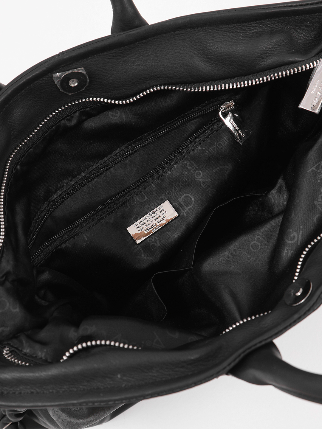 Чёрная сумка-рюкзак с кожаными складками и именной гравировкой Renato Angi