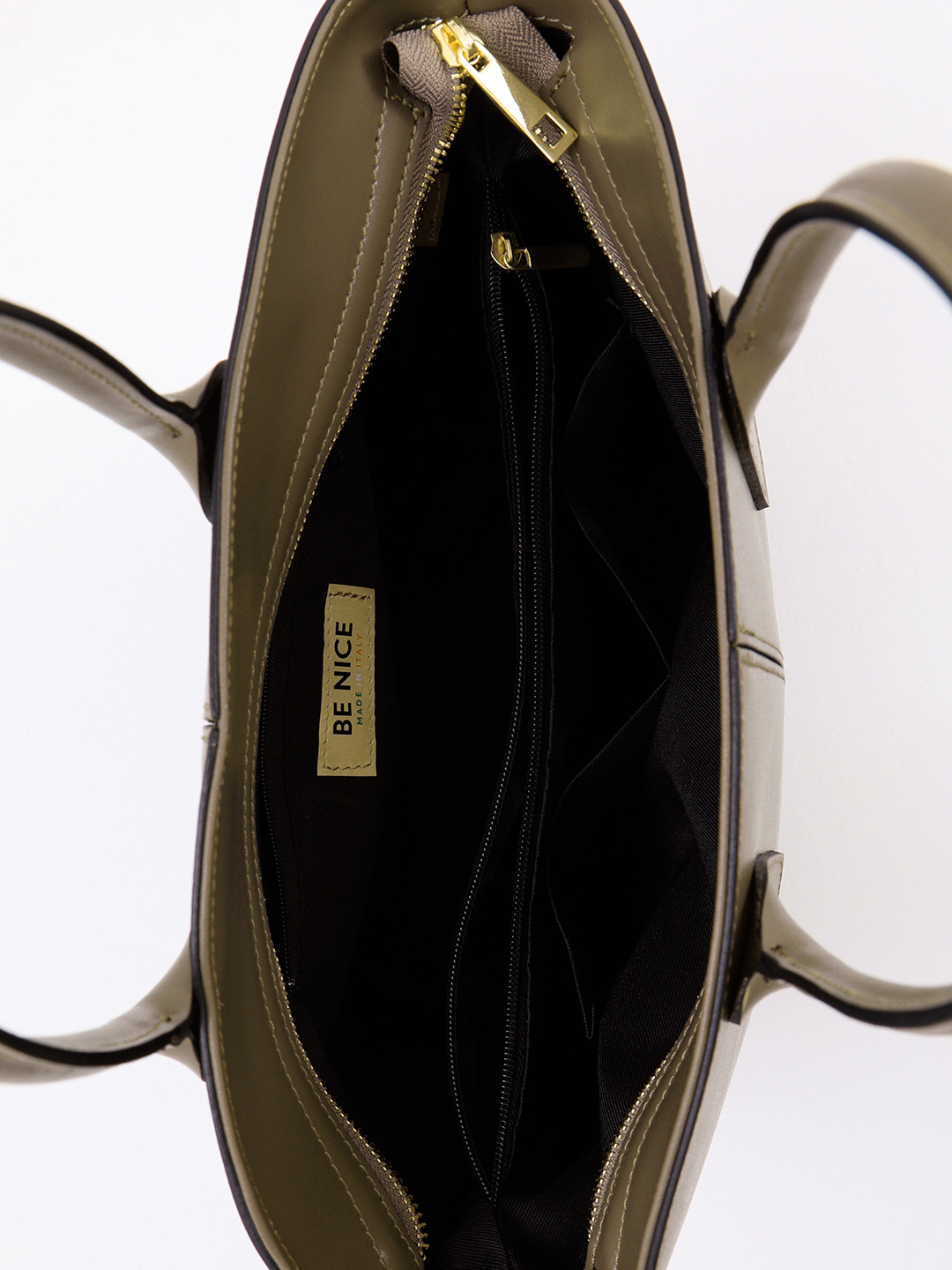 Минималистичный тоут-трапеция с длинным плечевым ремнём от BE NICE в цвете тауп