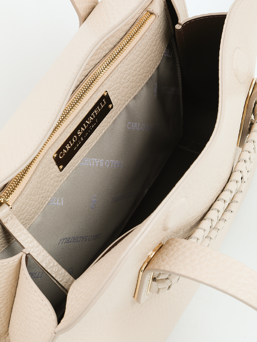 Классическая сумка с именным подкладом от Carlo Salvatelli песочного оттенка