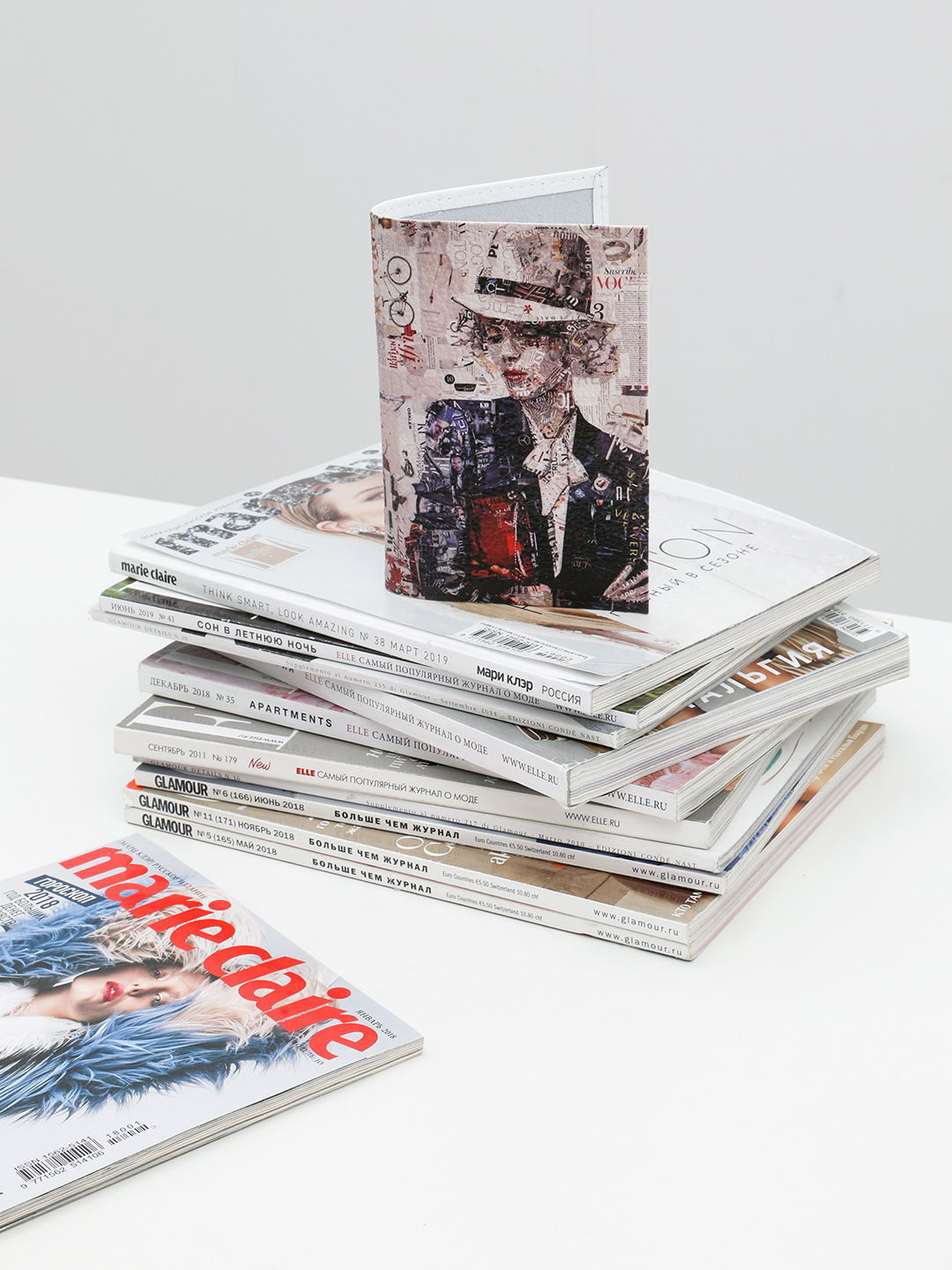 Обложка для паспорта от Alessandro Beato девушка ретро