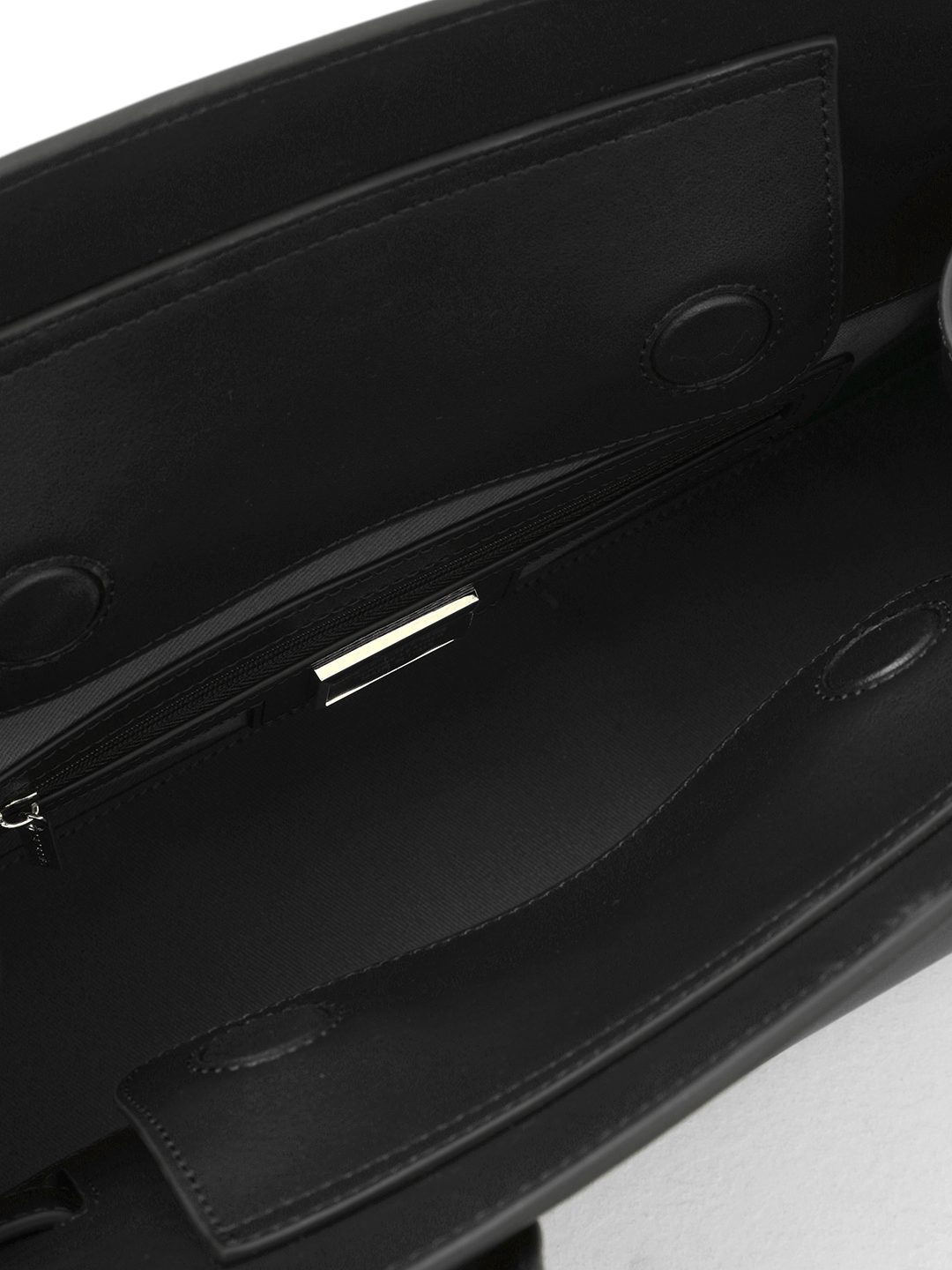 Тоут от Cromia в натуральной гладкой коже черного цвета с фурнитурой в виде пряжки