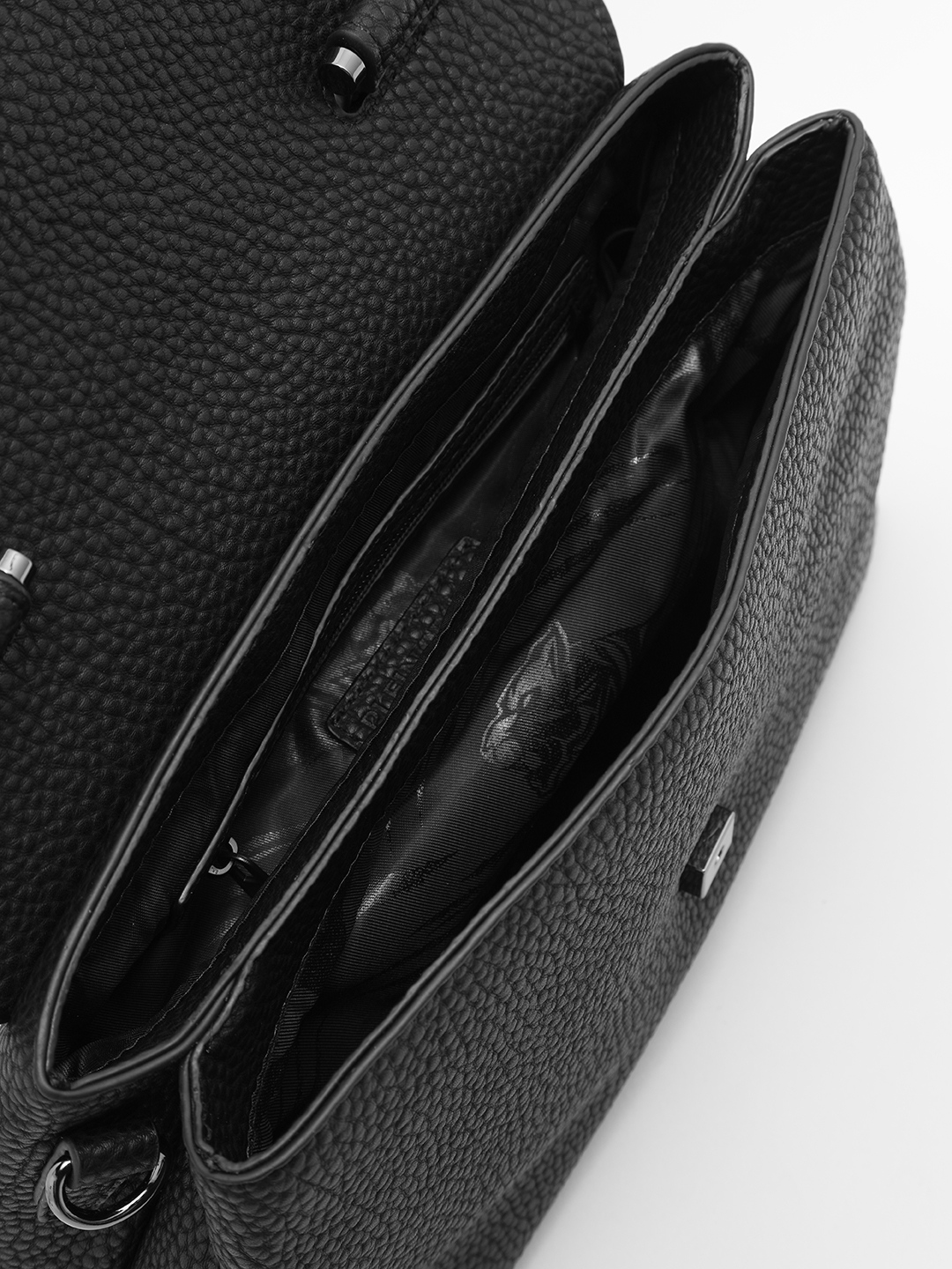 Чёрный сэтчел в размере М с фурнитурой в виде тигра из чернёного серебра от Plein Sport