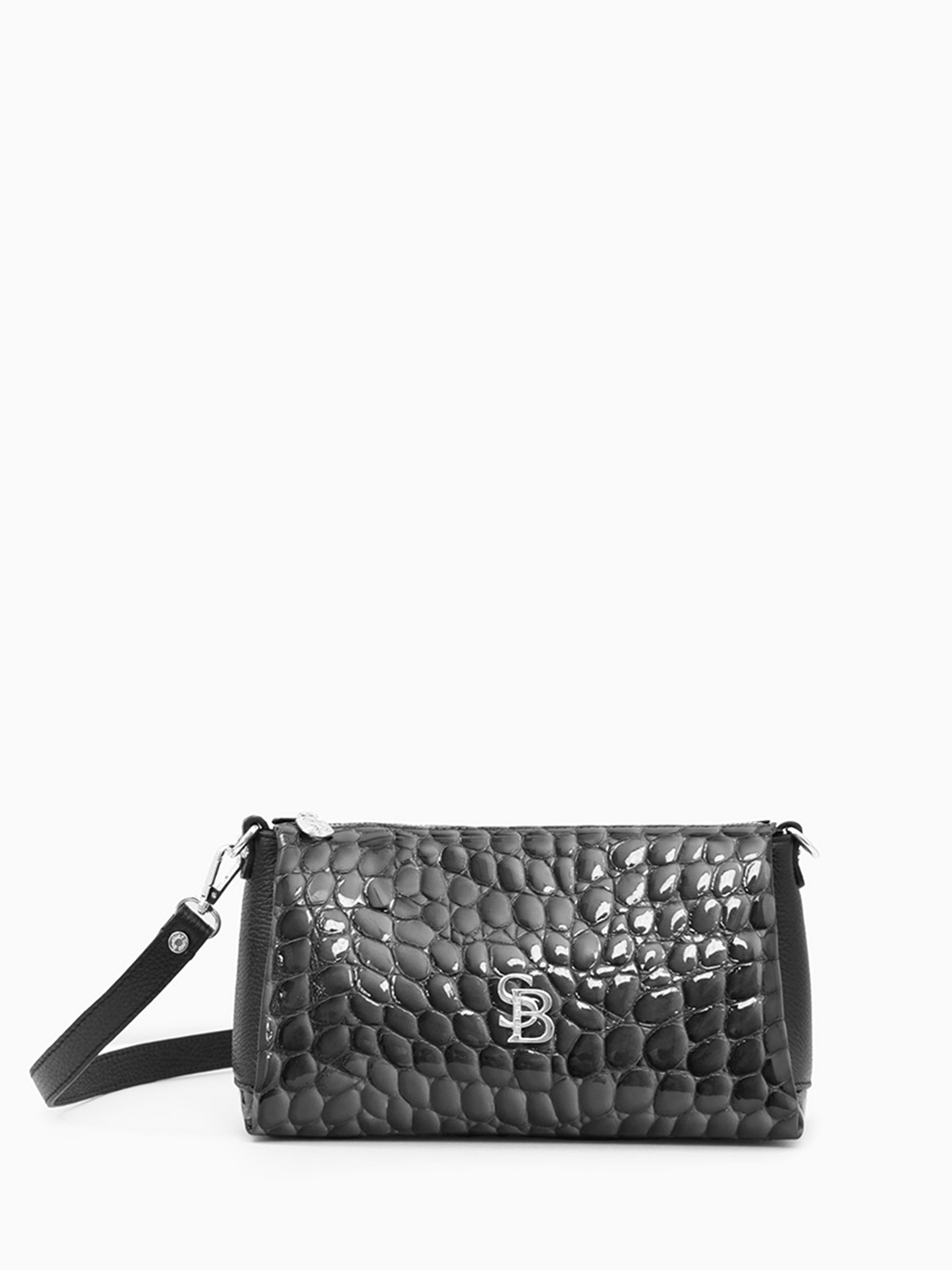 Кросс-боди из натуральной лаковой кожи под рептилию с металлическим логотипом Sara Burglar в сером цвете