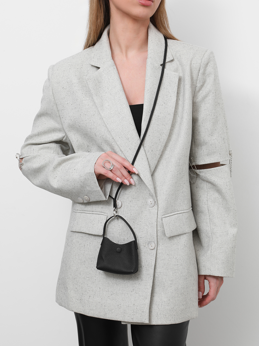 Чёрная сумка-хобо в размере М с дополнительной микро-сумкой от IVORY