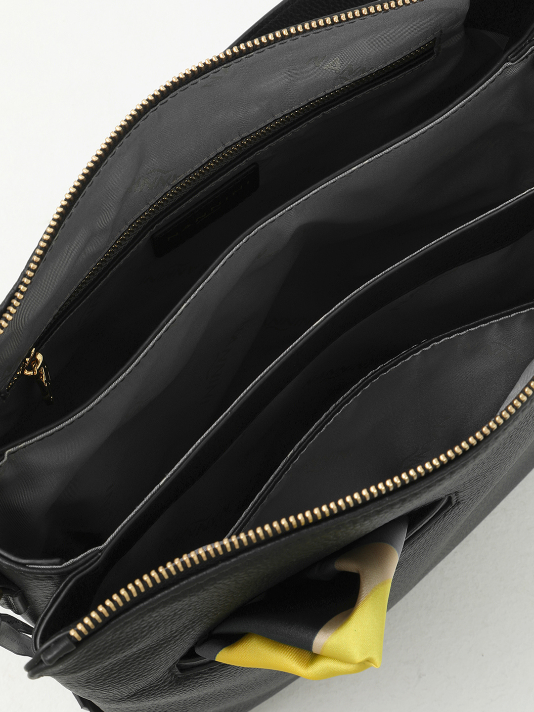 Чёрная кросс-боди с дополнительным карманом для платка от NANNINI