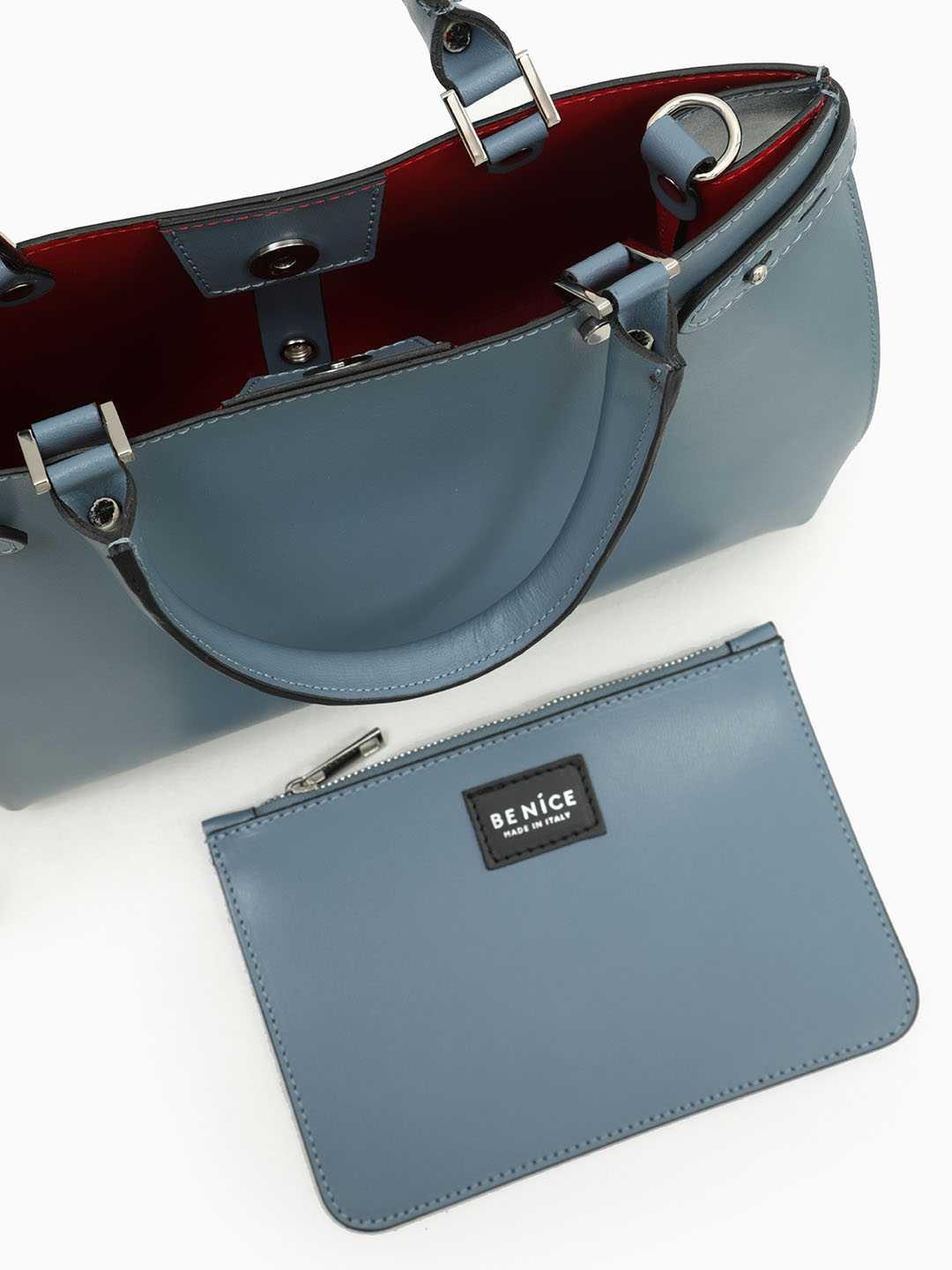 Классическая сумка жесткой формы с красным подкладом от Be Nice из кожи джинсового цвета
