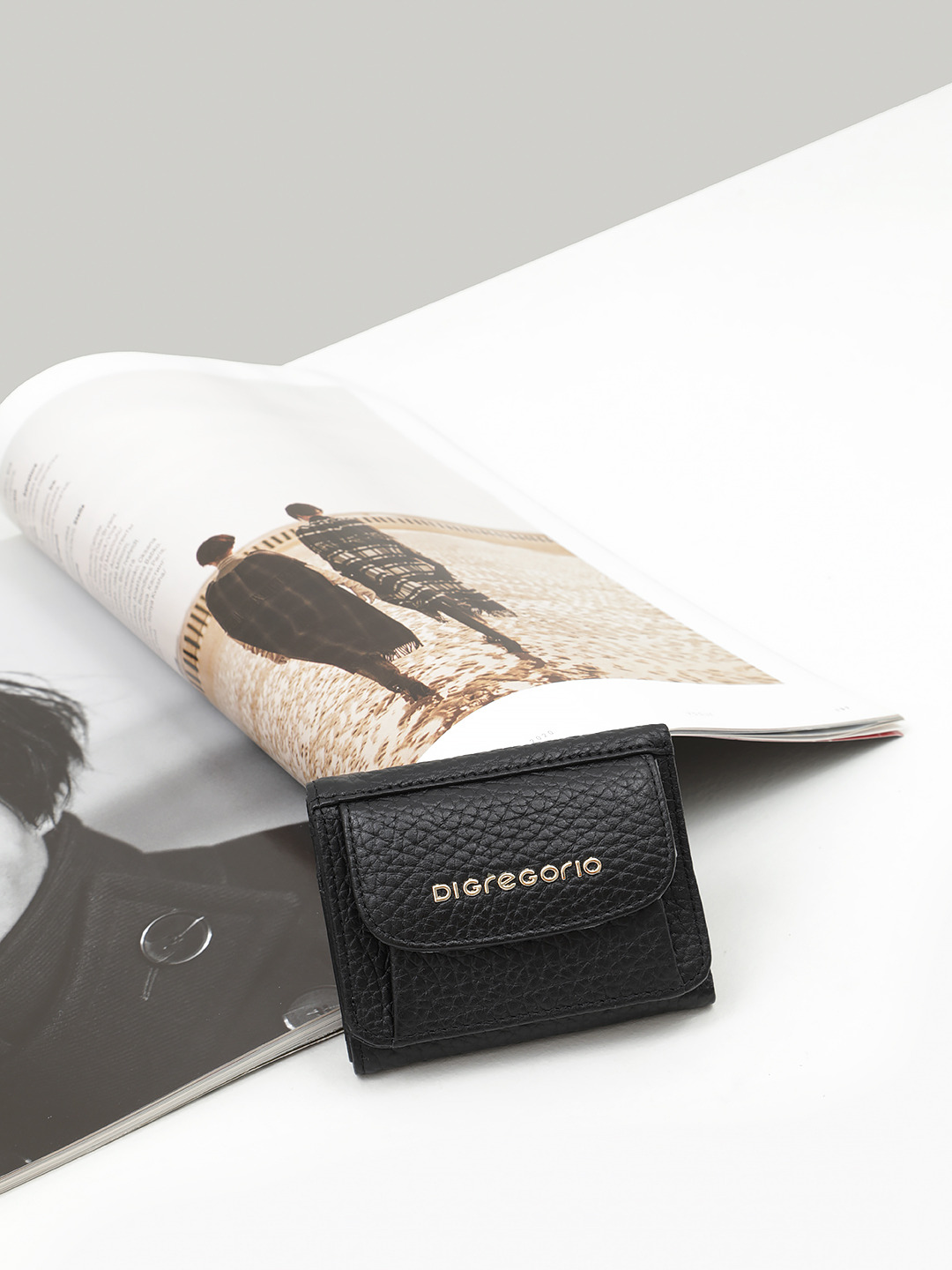 Женский мини кошелёк Di Gregorio из черной крупнозернистой кожи с монетницей