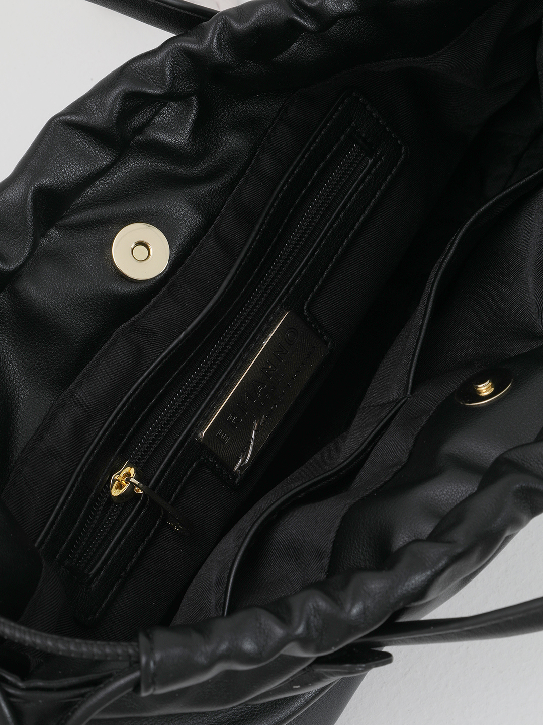 Тоут в размере М с рельефной буквой "E" от ERMANNO FIRENZE чёрного цвета