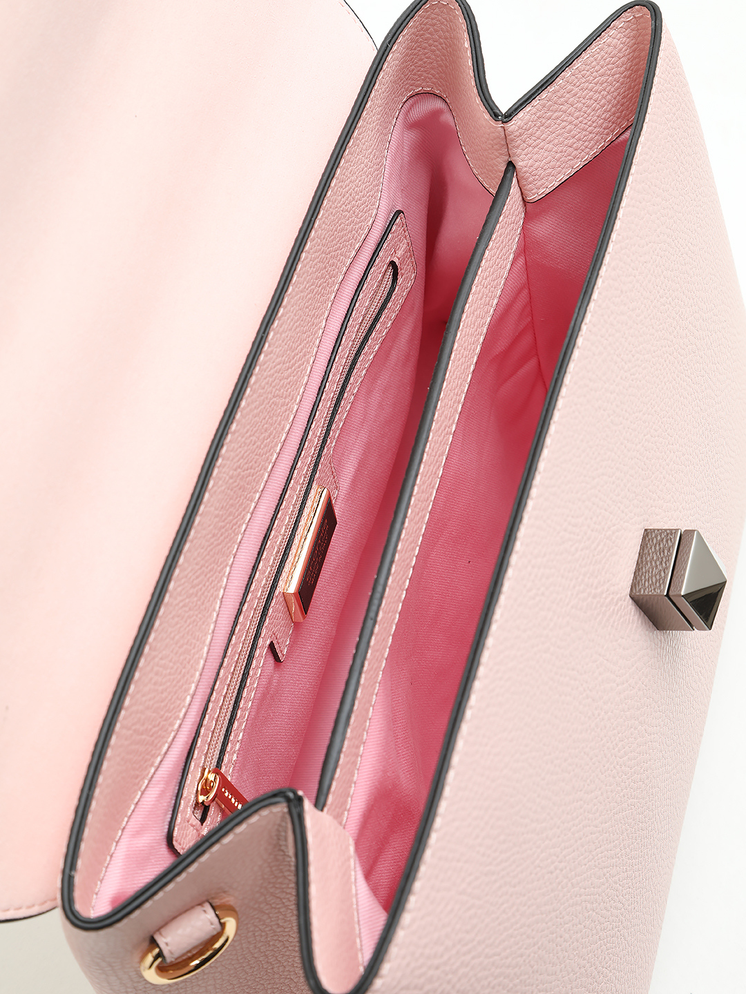 Однорукий сэтчел с пятигранной пряжкой и именной гравировкой CROMIA в розовом оттенке