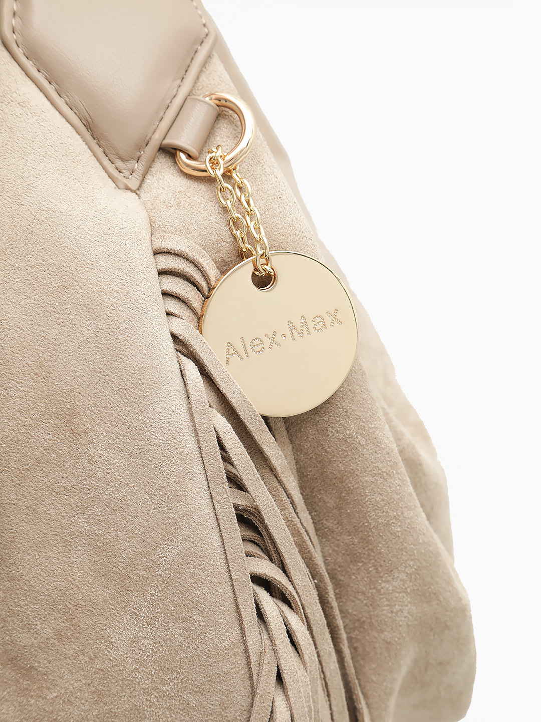 Сумка-мешок с бахромой по бокам от Alex Max из замши темно-бежевого цвета