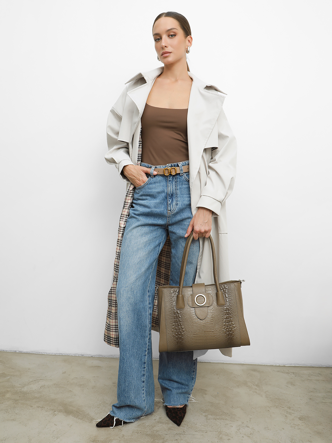 Классическая сумка из натуральной кожи под рептилию в цвете тауп от FOLLE